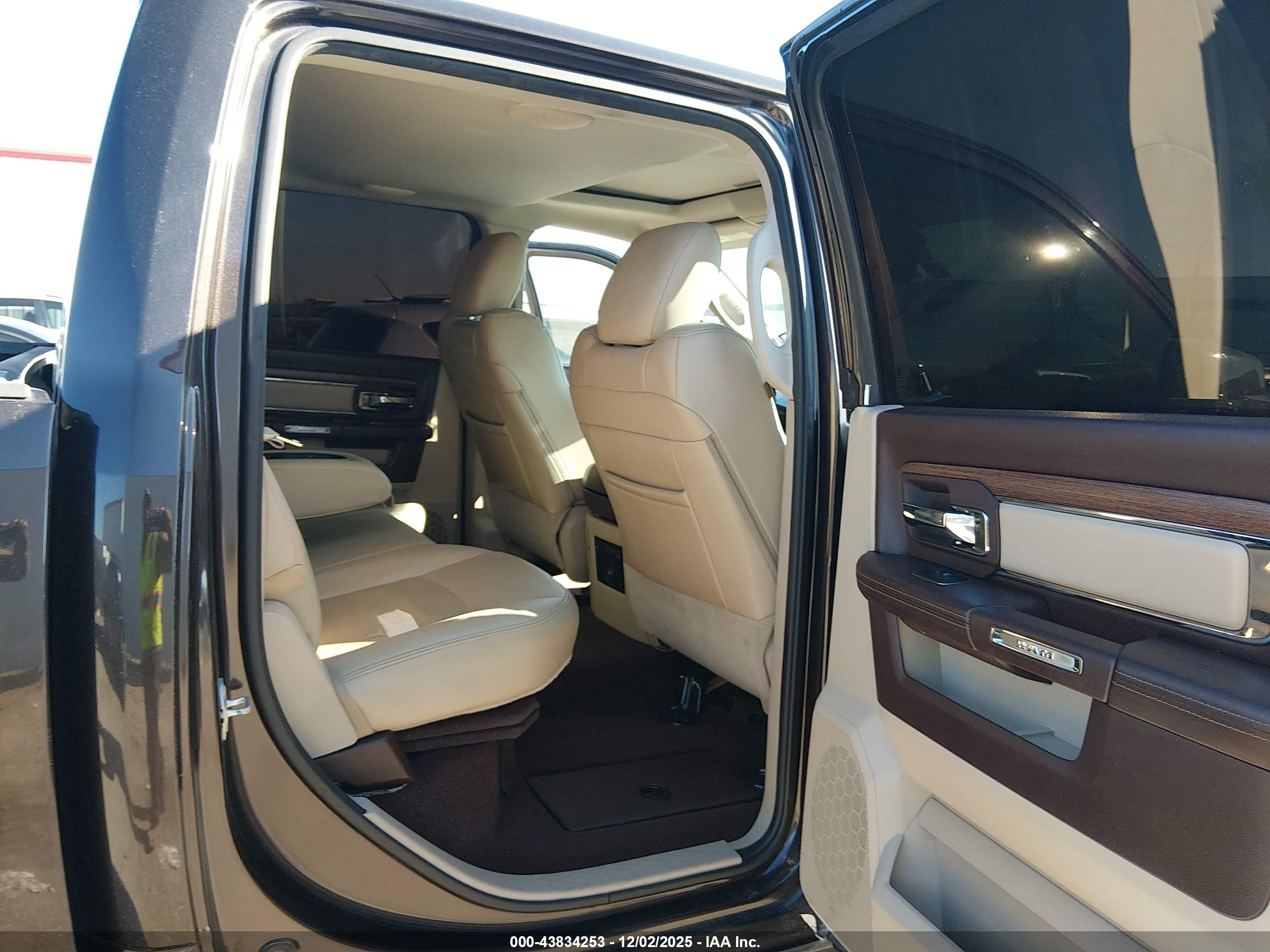 RAM 1500 image 8