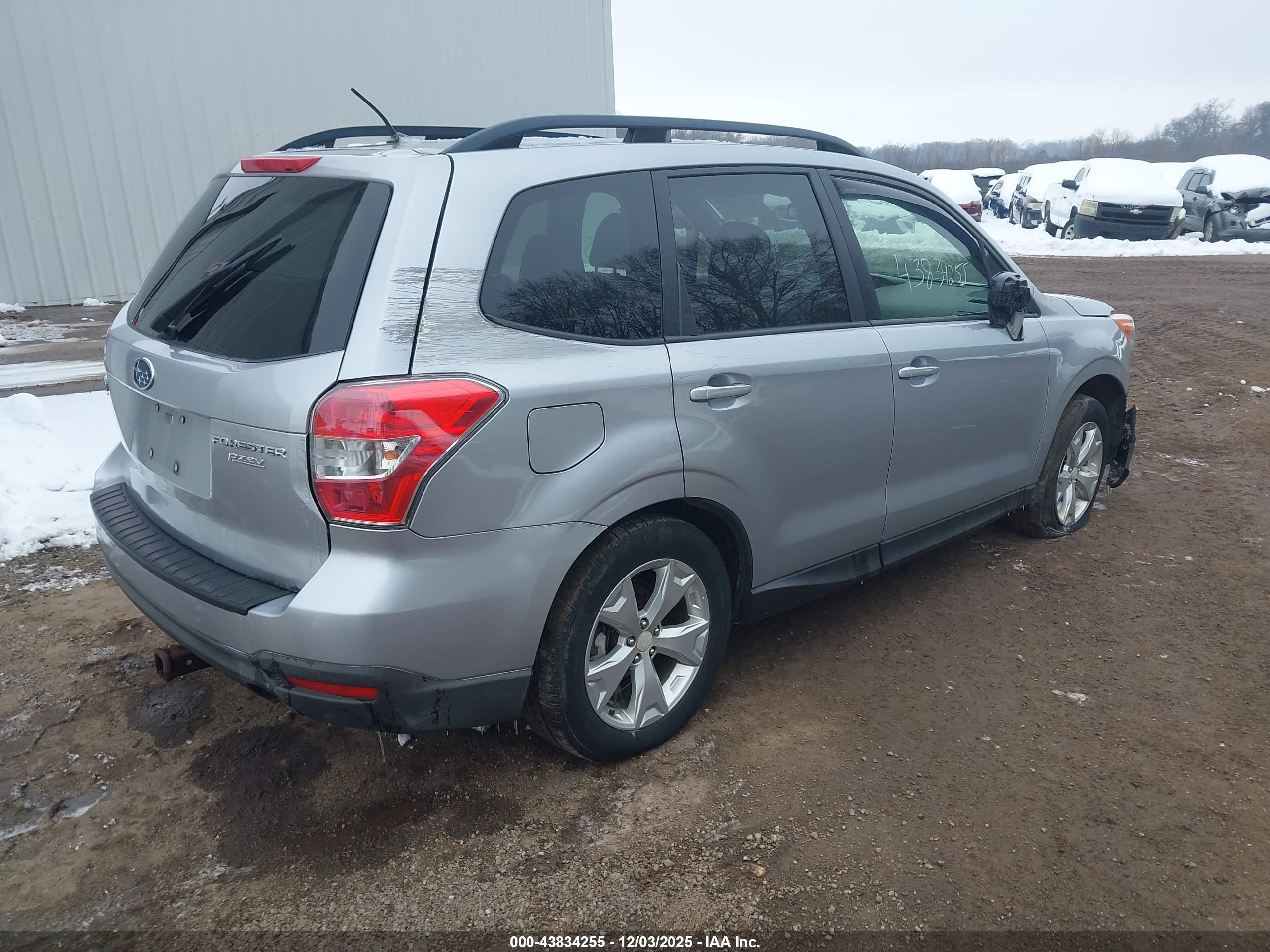 SUBARU FORESTER image 4