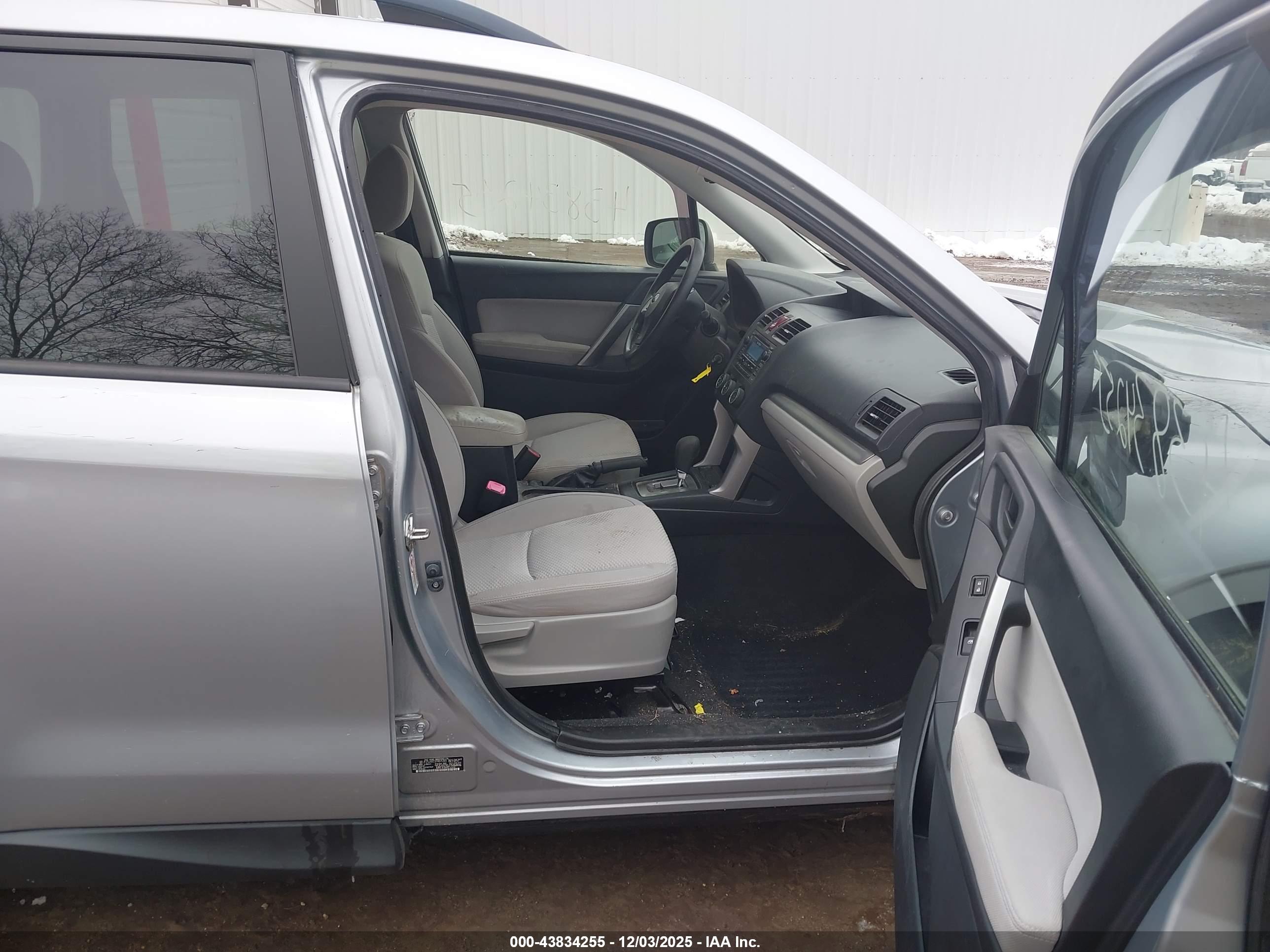 SUBARU FORESTER image 5