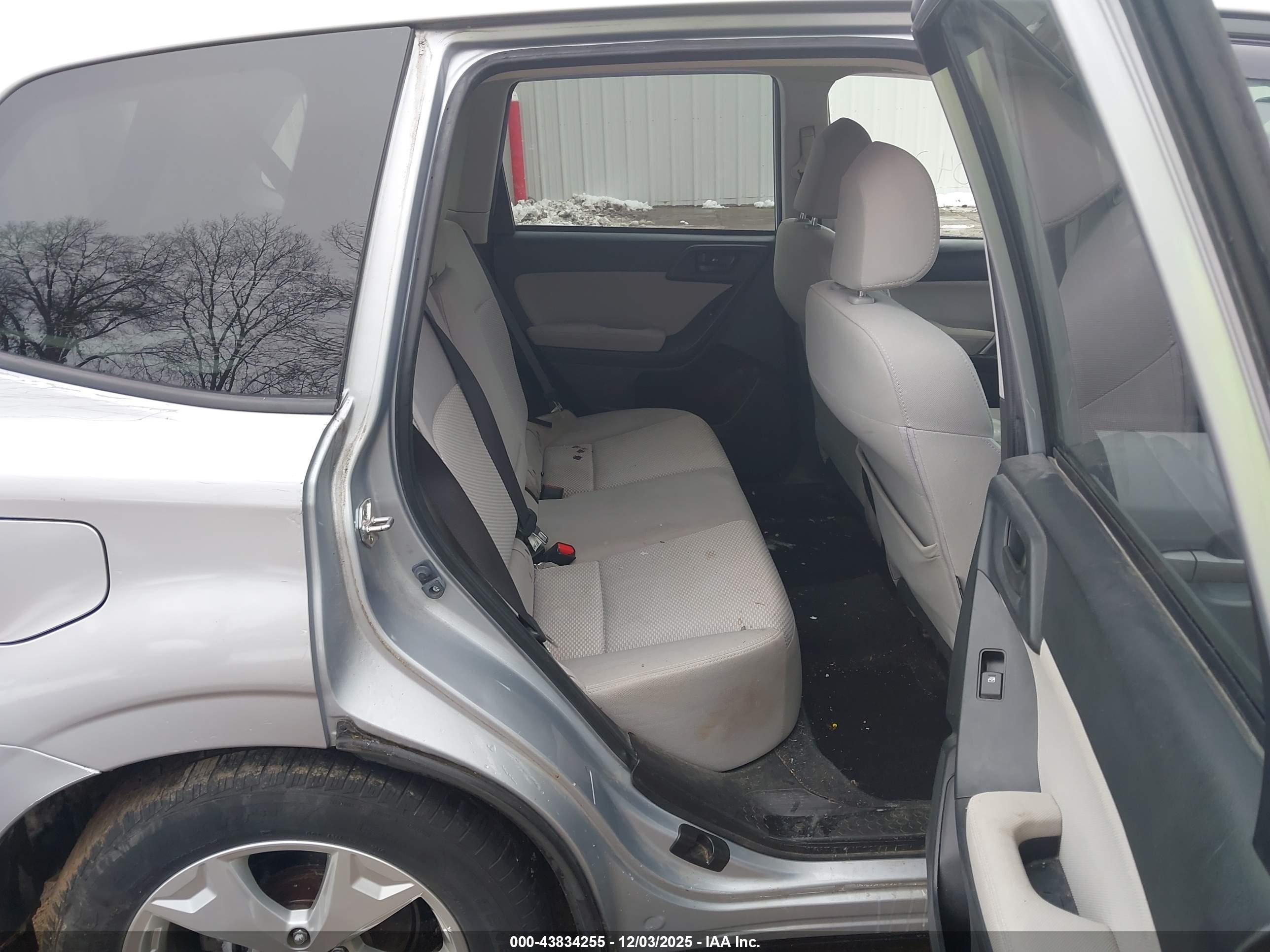 SUBARU FORESTER image 8
