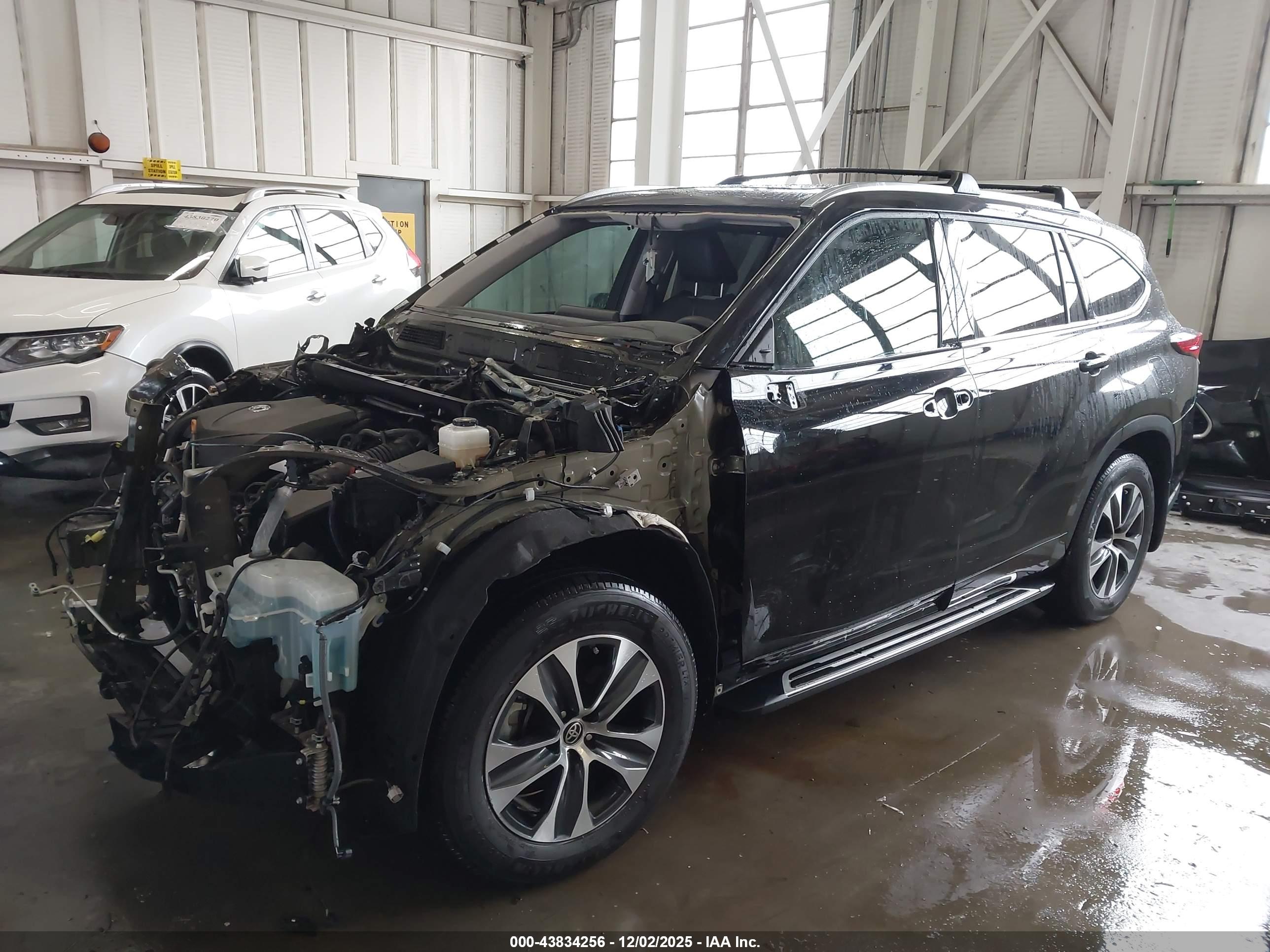 TOYOTA HIGHLANDER image 2