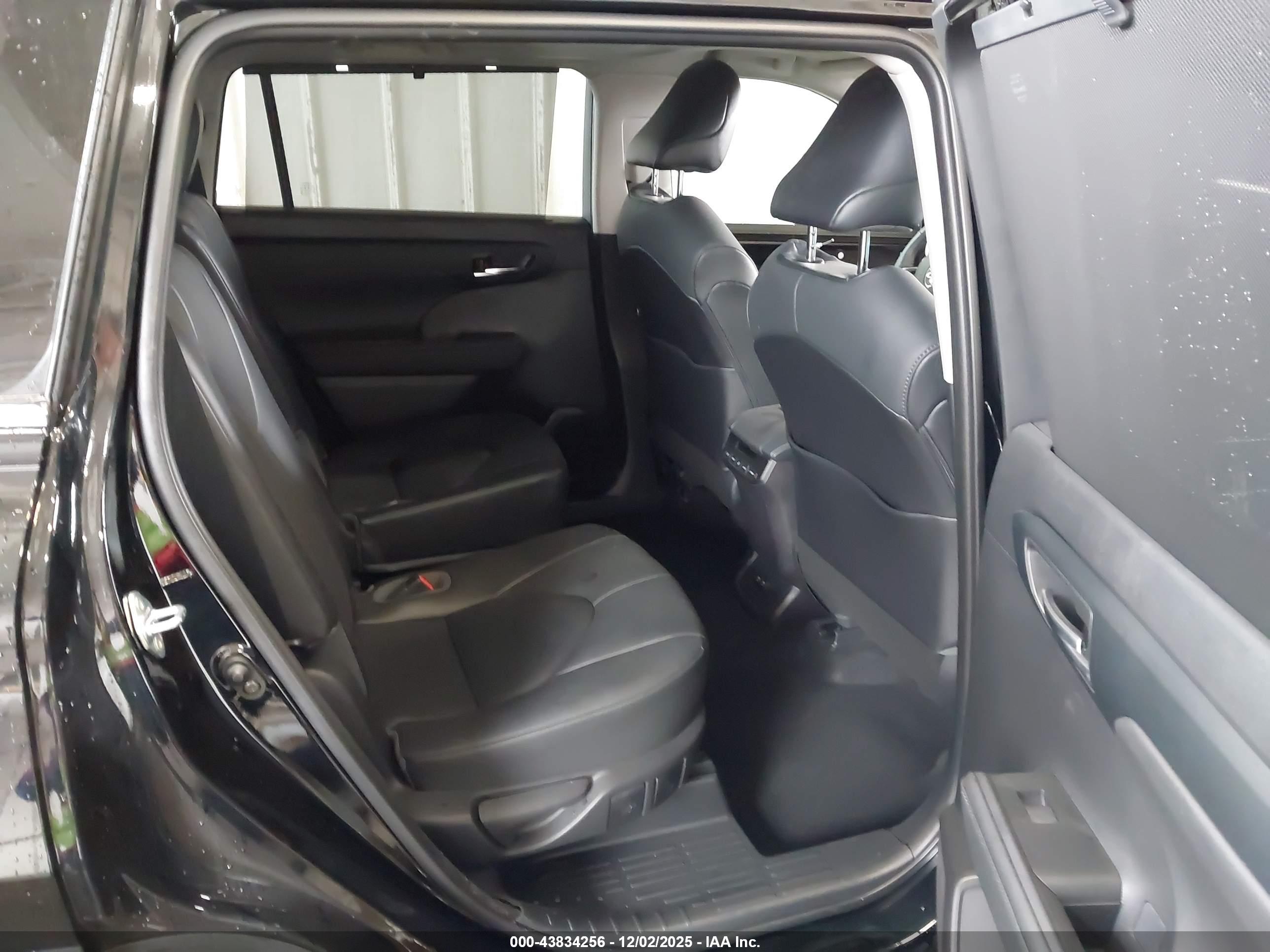 TOYOTA HIGHLANDER image 8