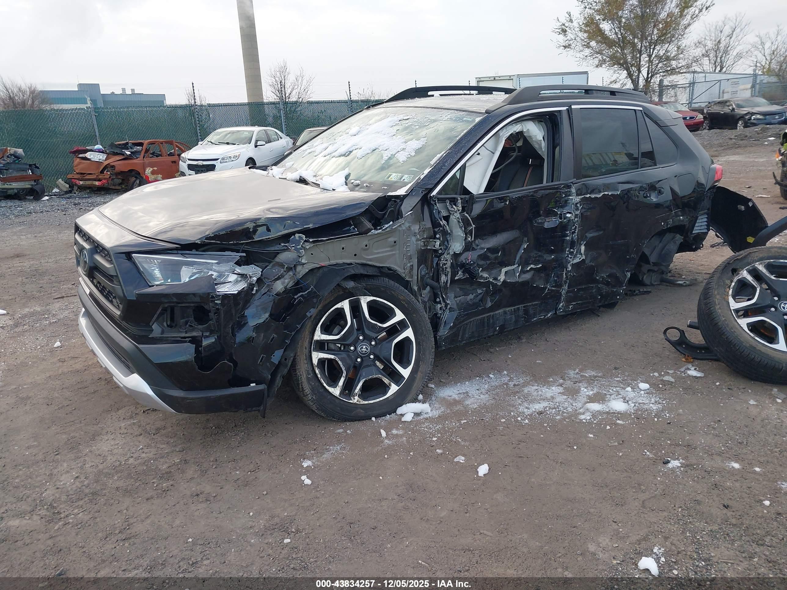 TOYOTA RAV4 image 2