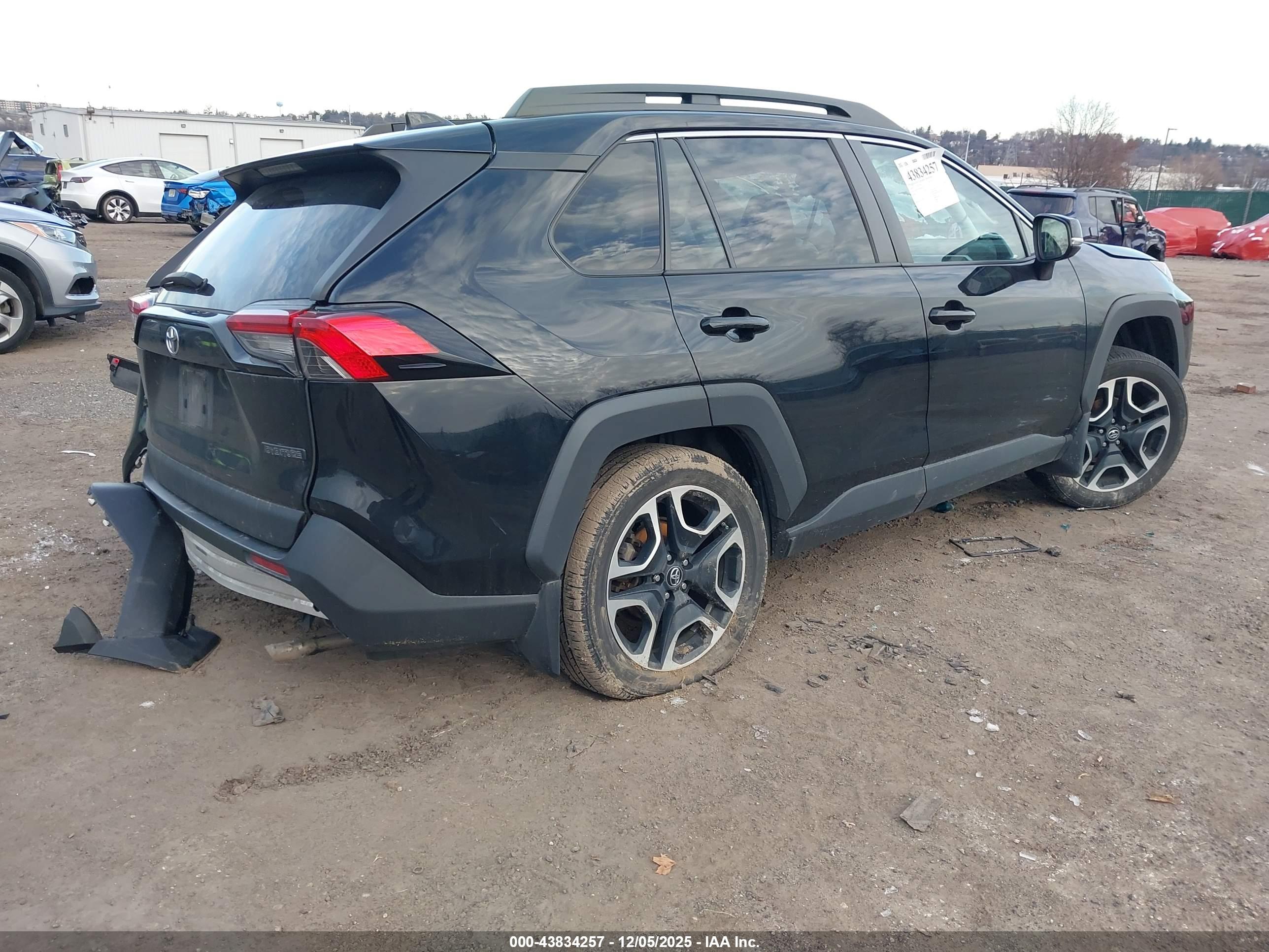 TOYOTA RAV4 image 4
