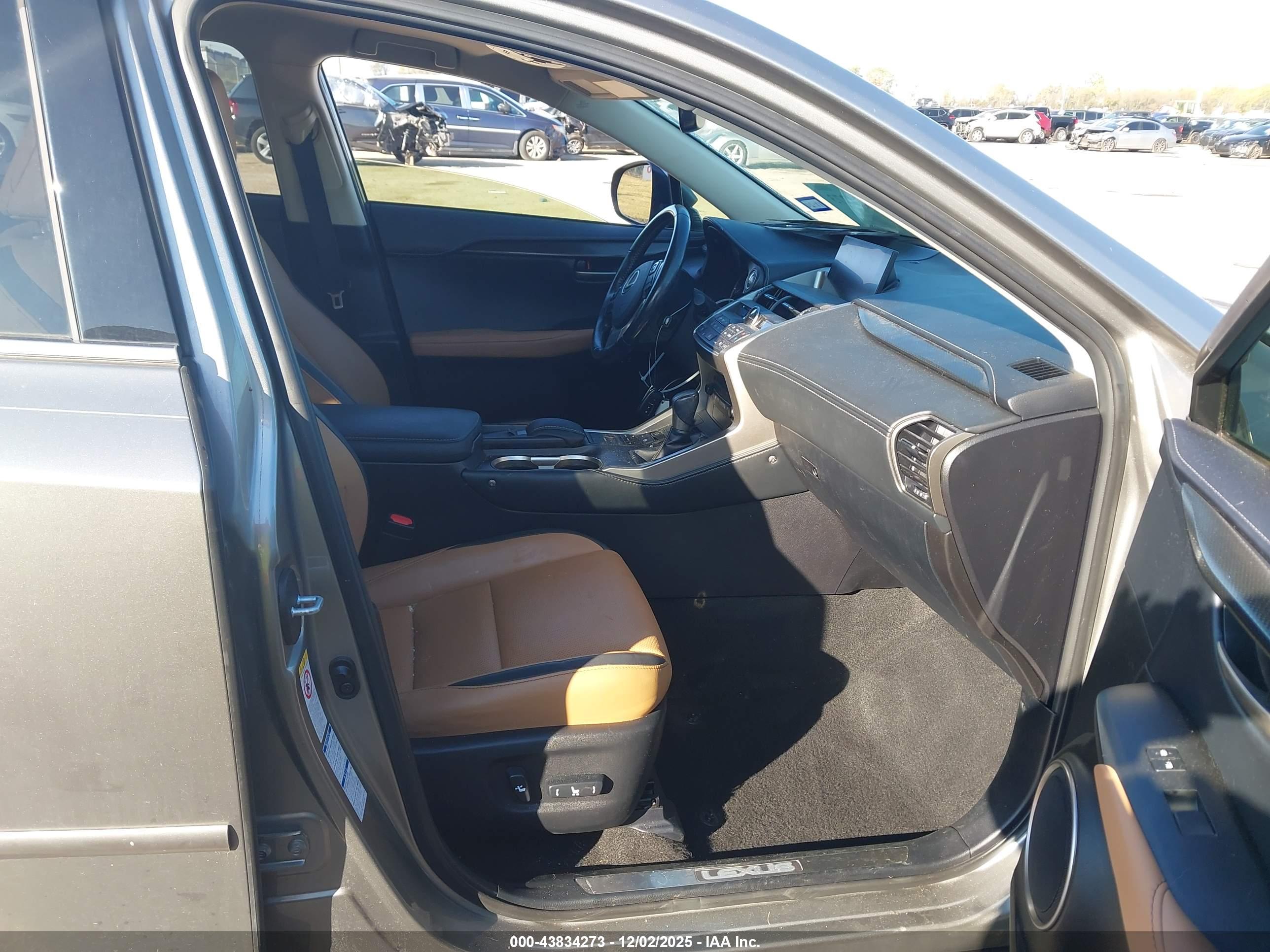 LEXUS NX image 5