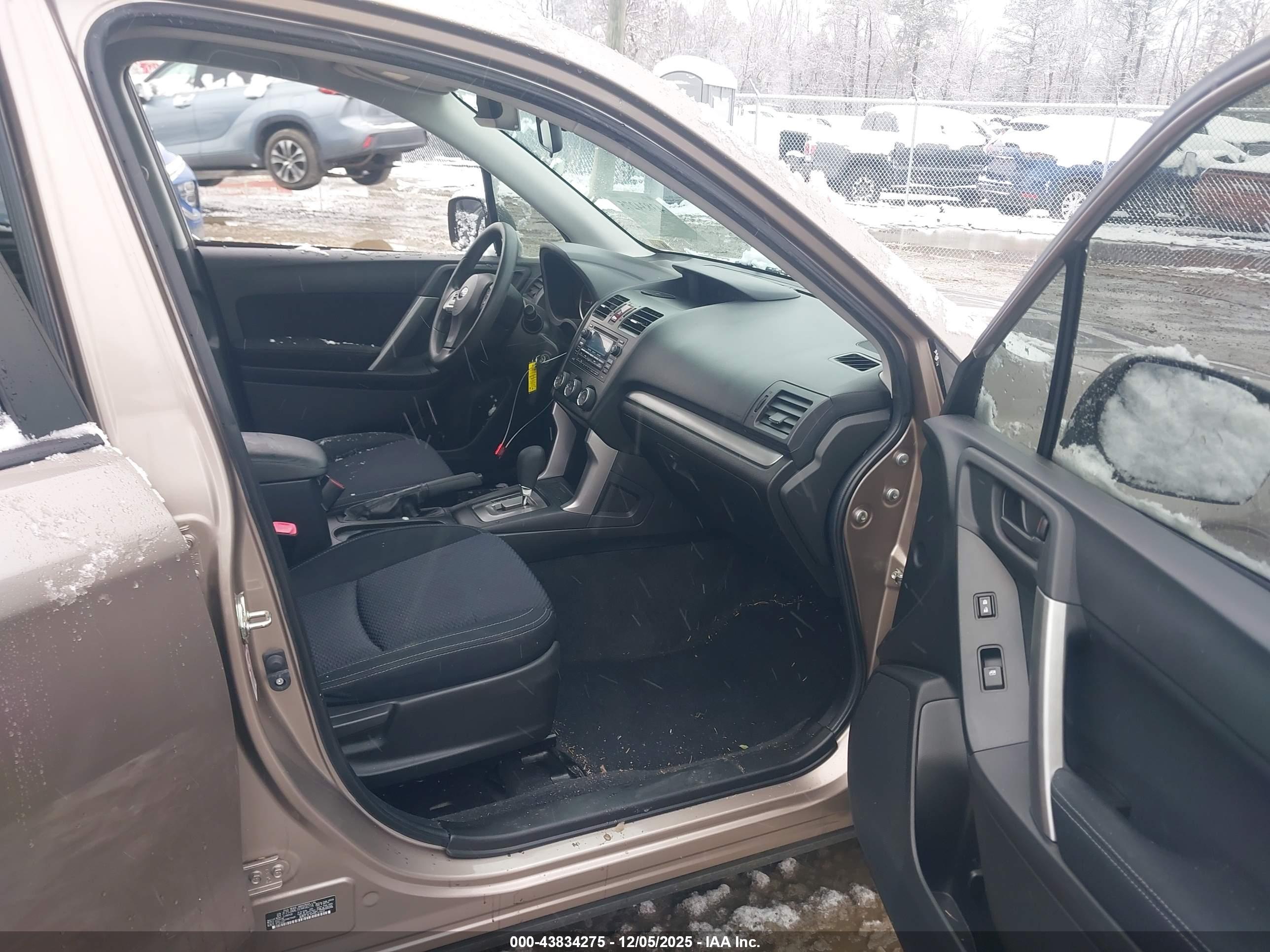 SUBARU FORESTER image 5