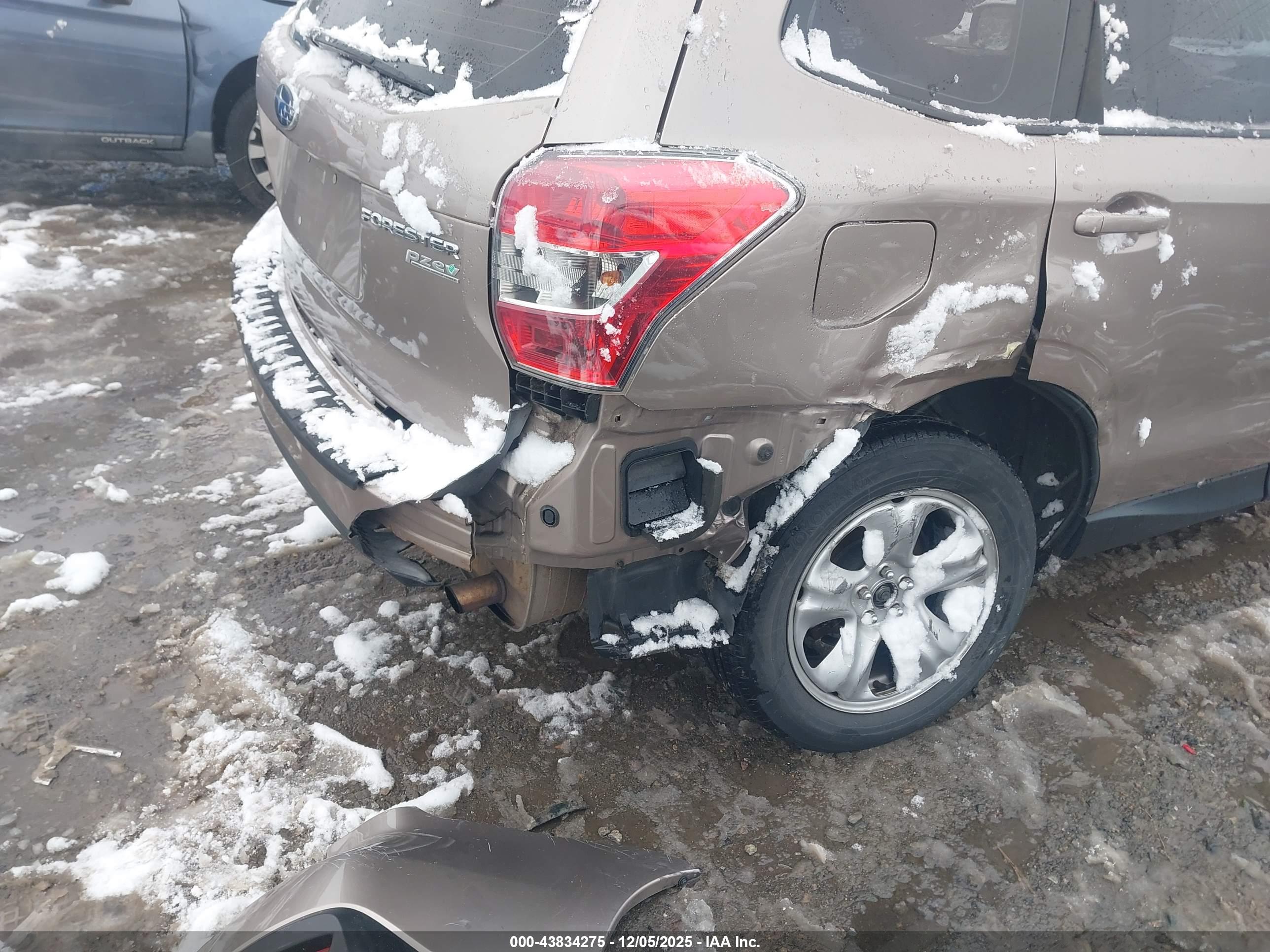SUBARU FORESTER image 6