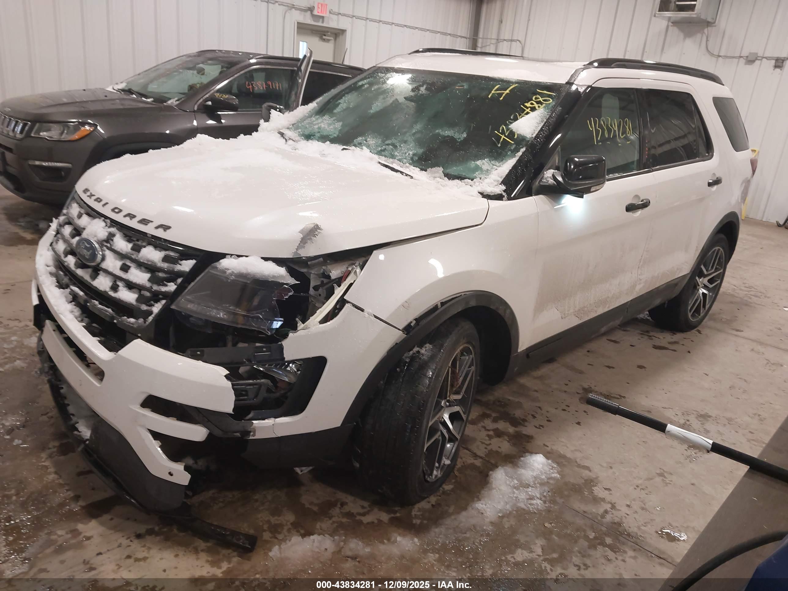 FORD EXPLORER image 2