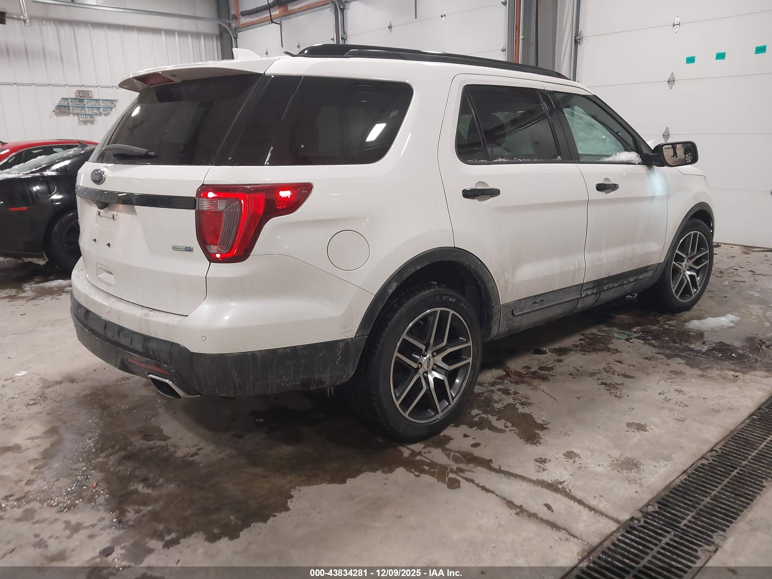FORD EXPLORER image 4