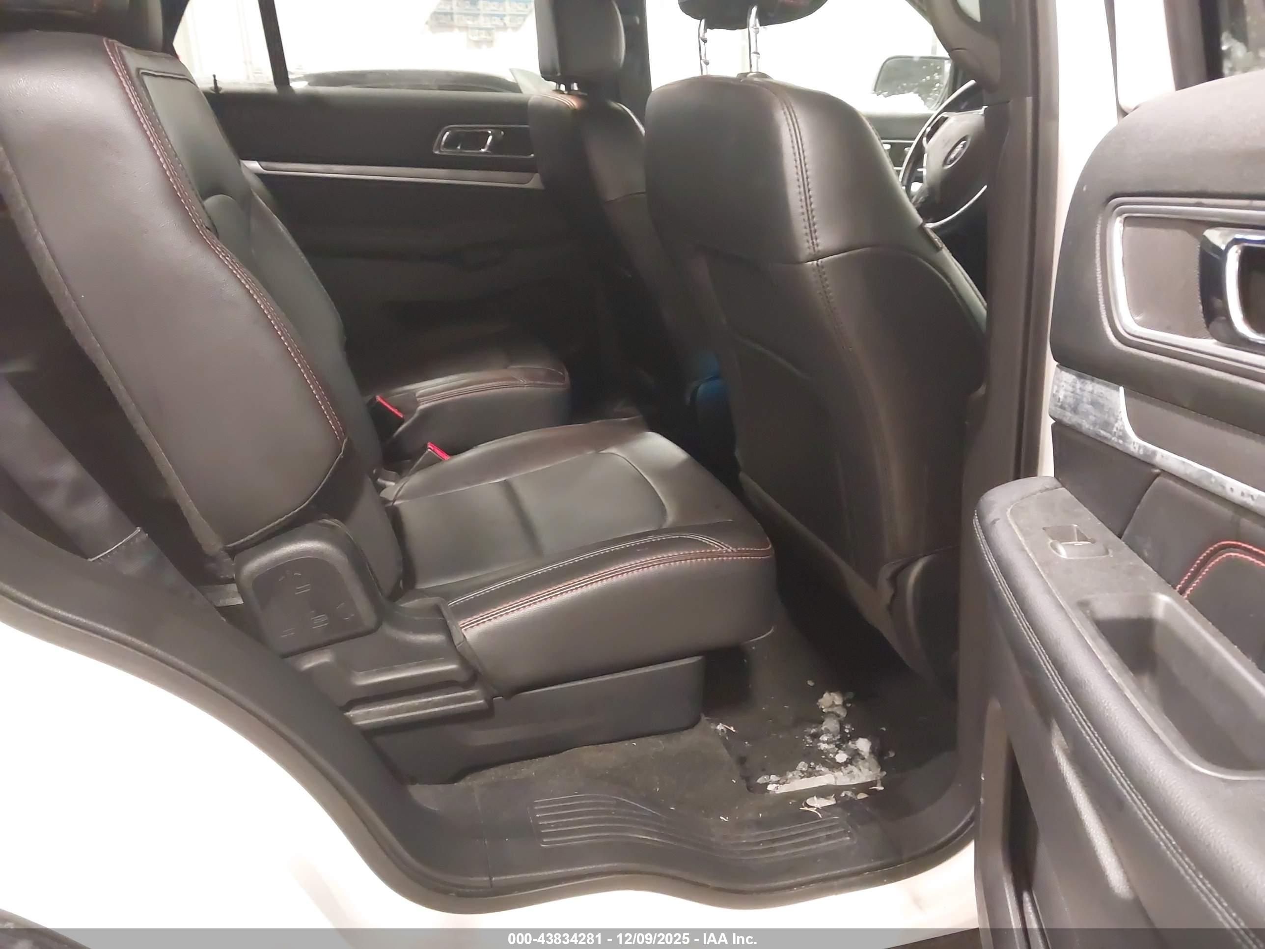 FORD EXPLORER image 8