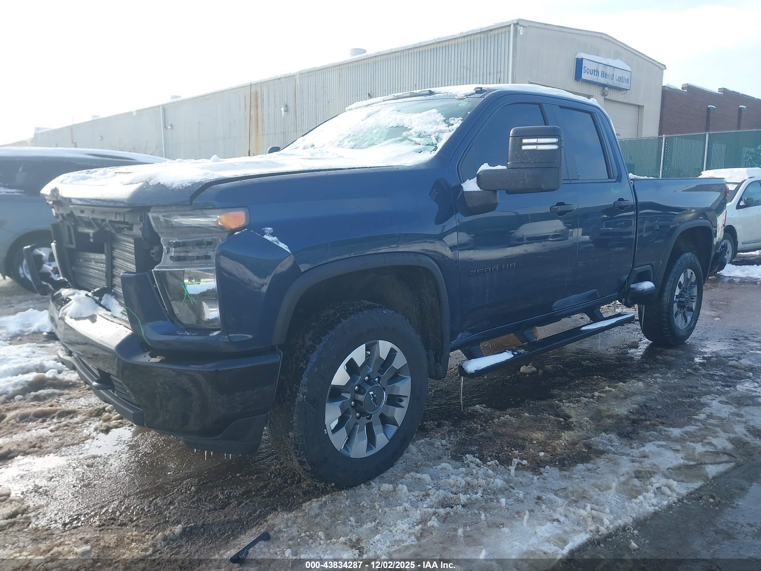 CHEVROLET SILVERADO image 2