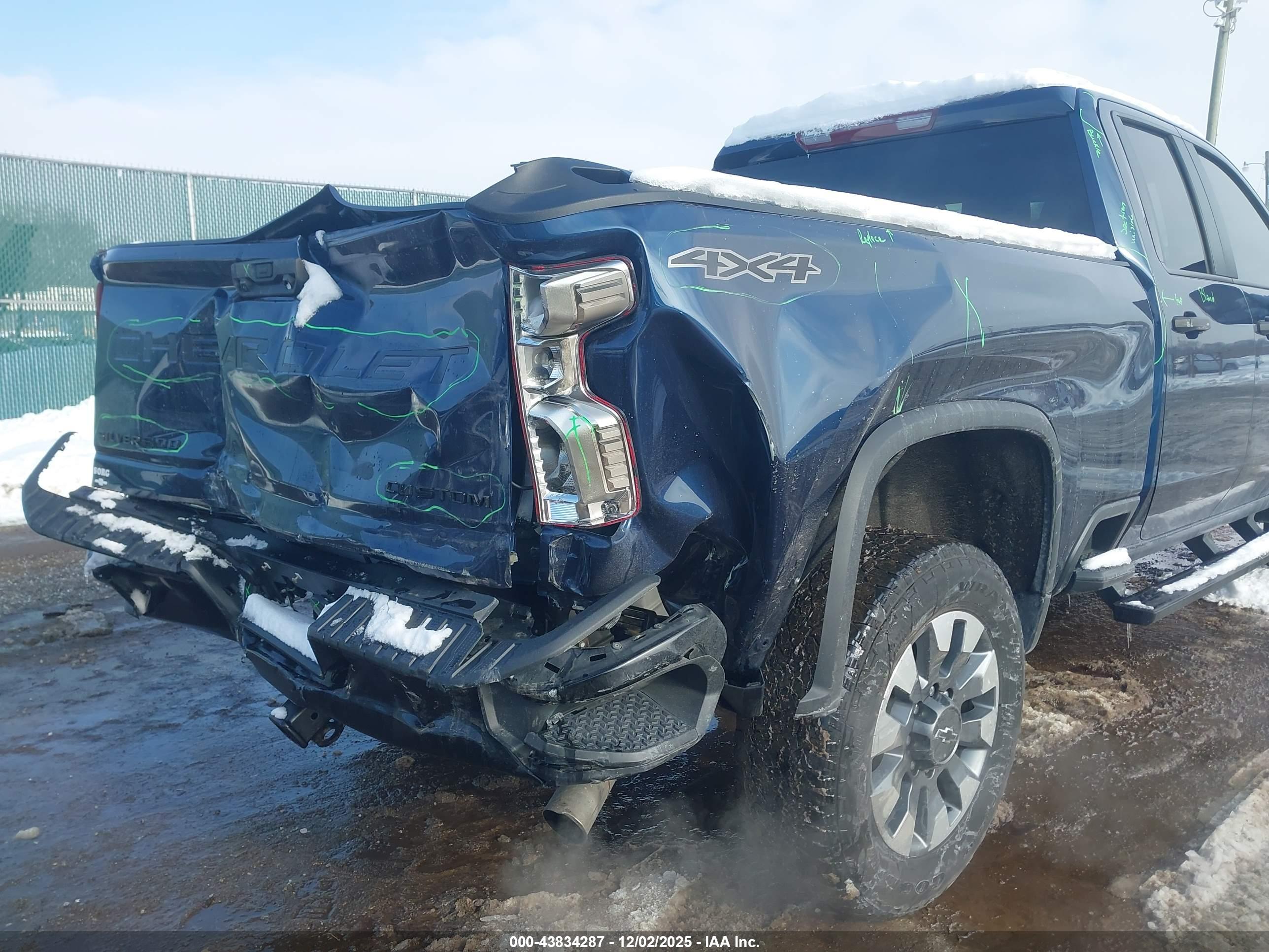 CHEVROLET SILVERADO image 6