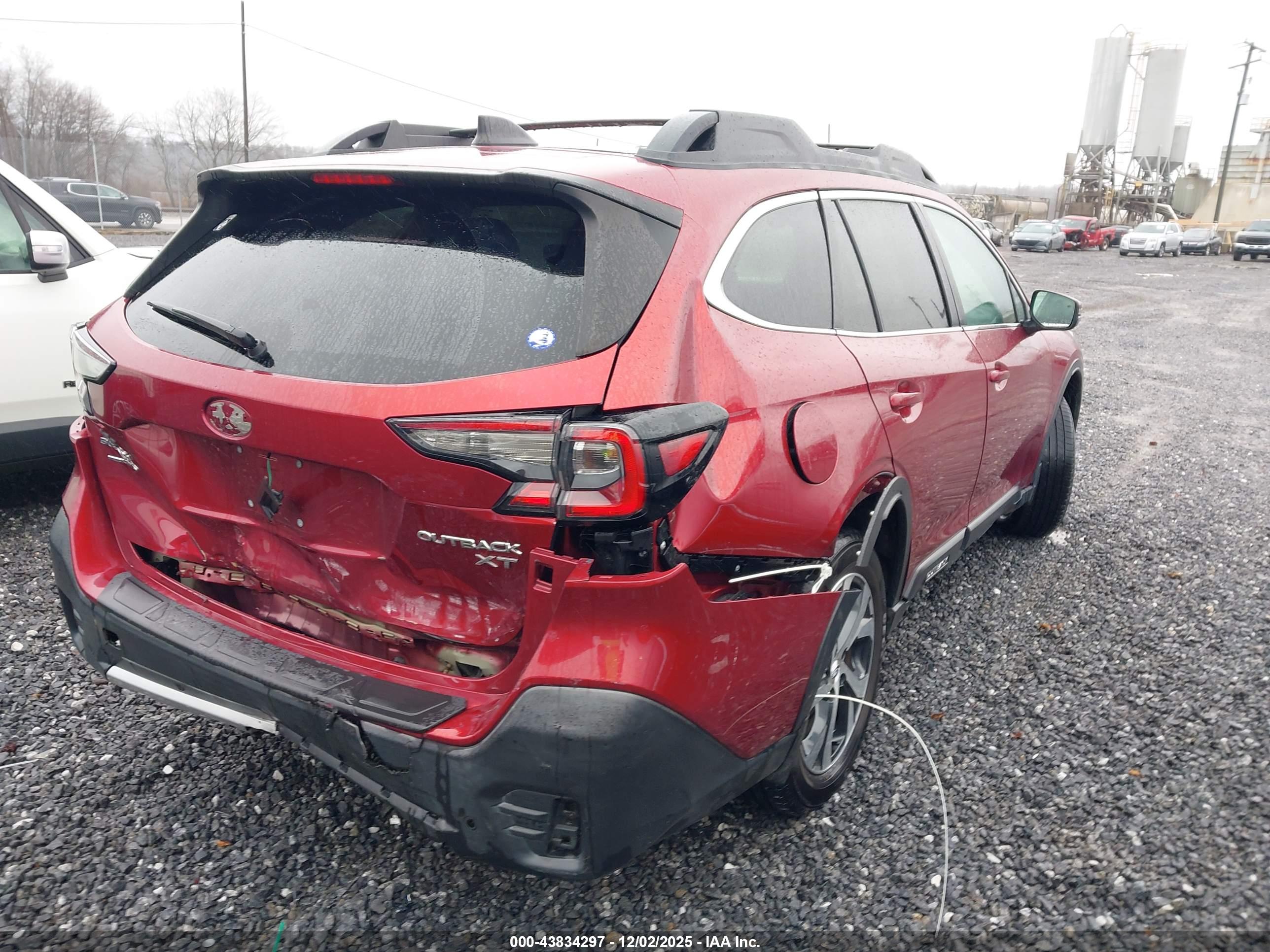 SUBARU OUTBACK image 4