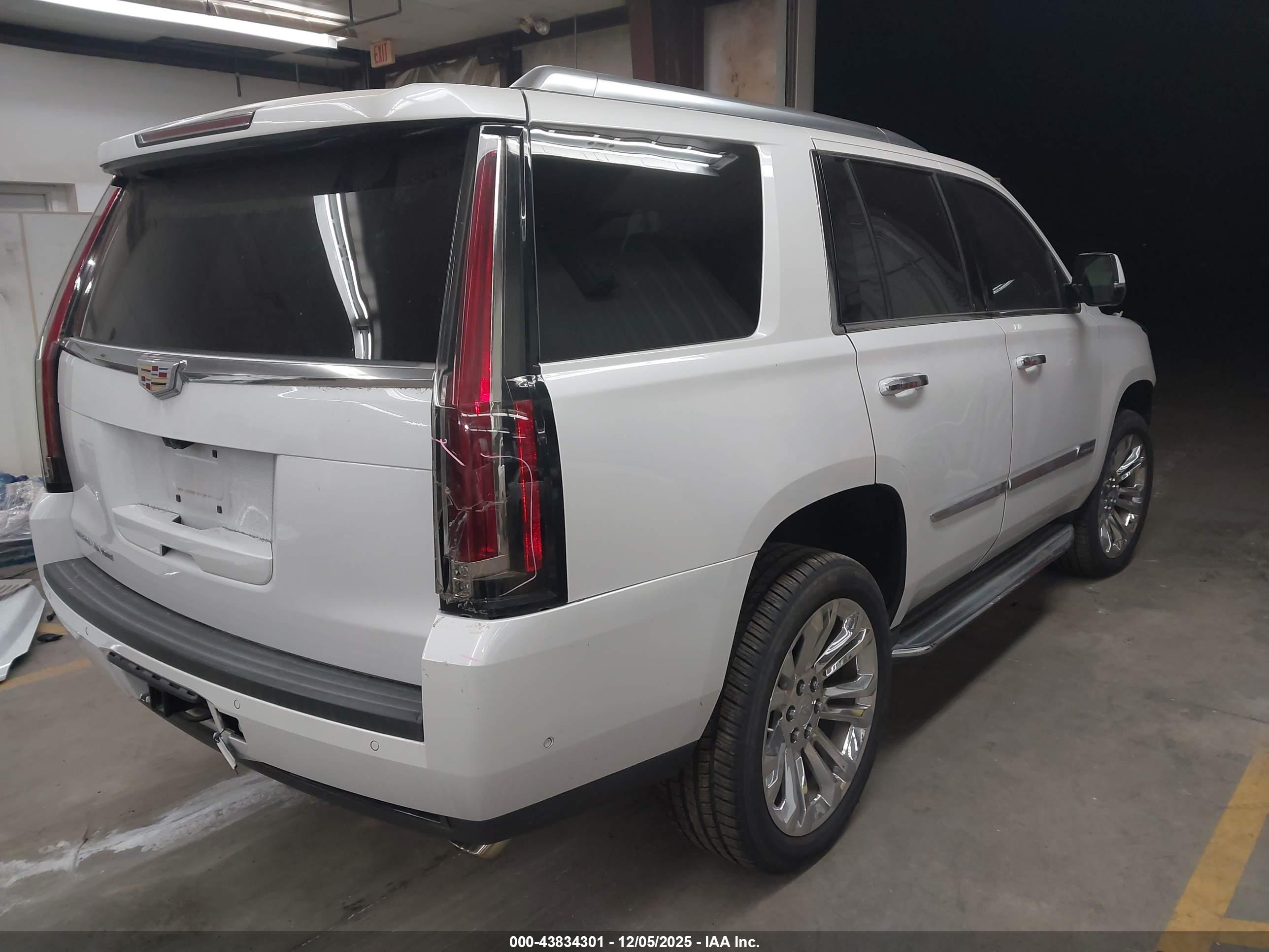CADILLAC ESCALADE image 4