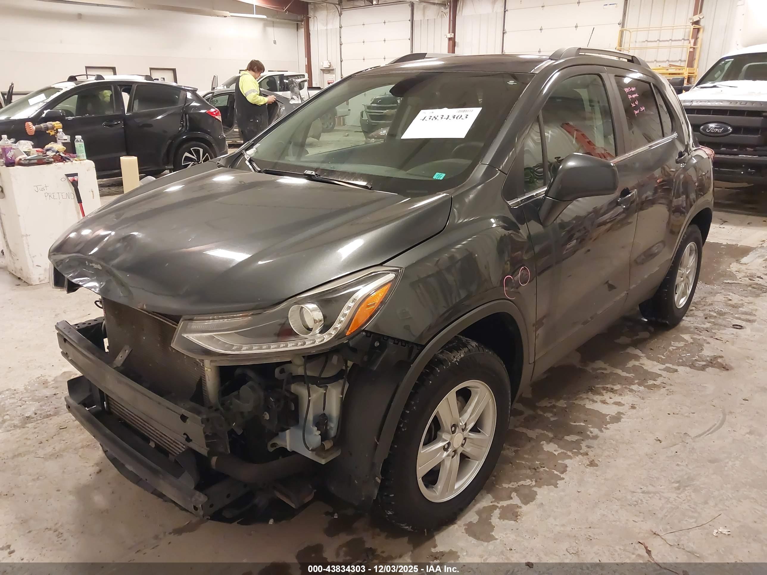 CHEVROLET TRAX image 2