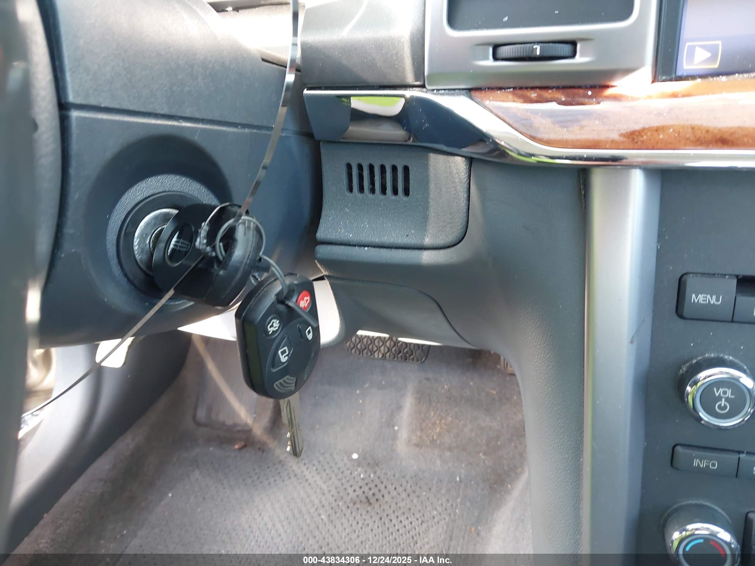 LINCOLN MKZ image 11