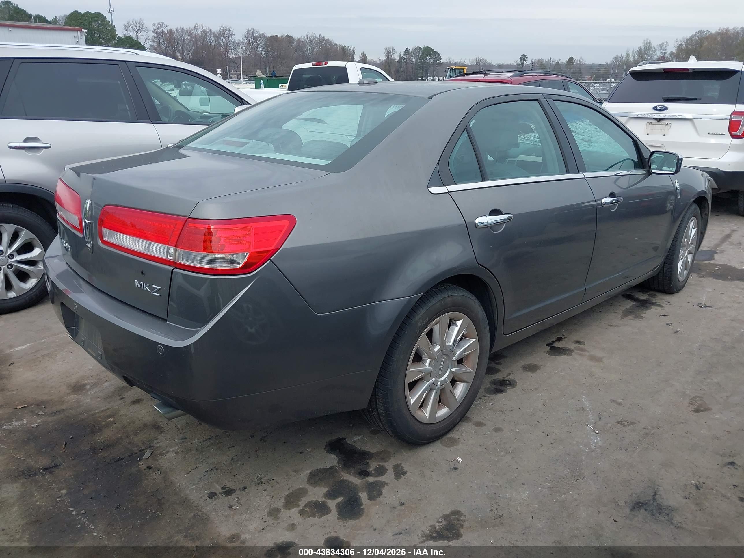 LINCOLN MKZ image 4