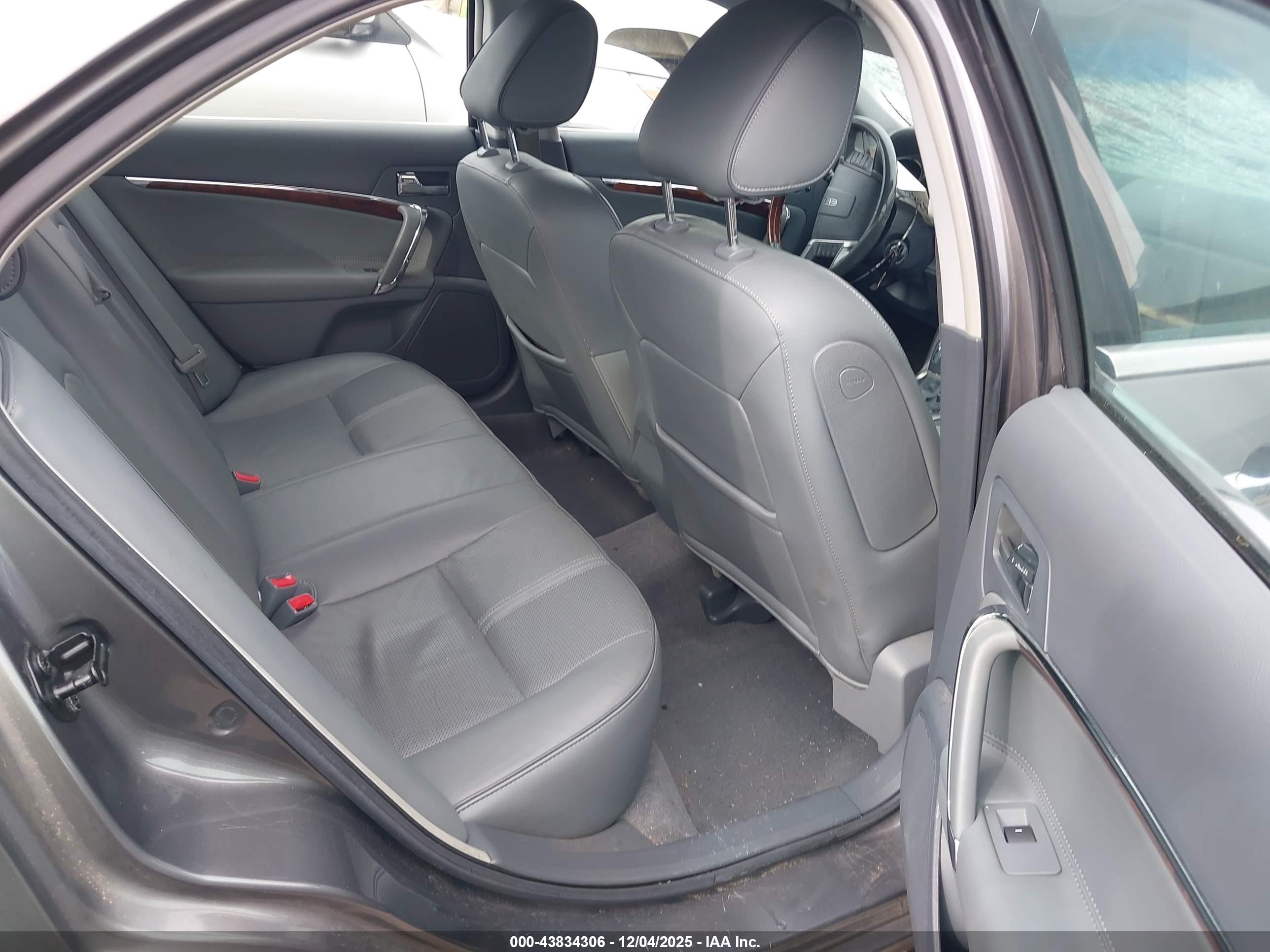 LINCOLN MKZ image 8
