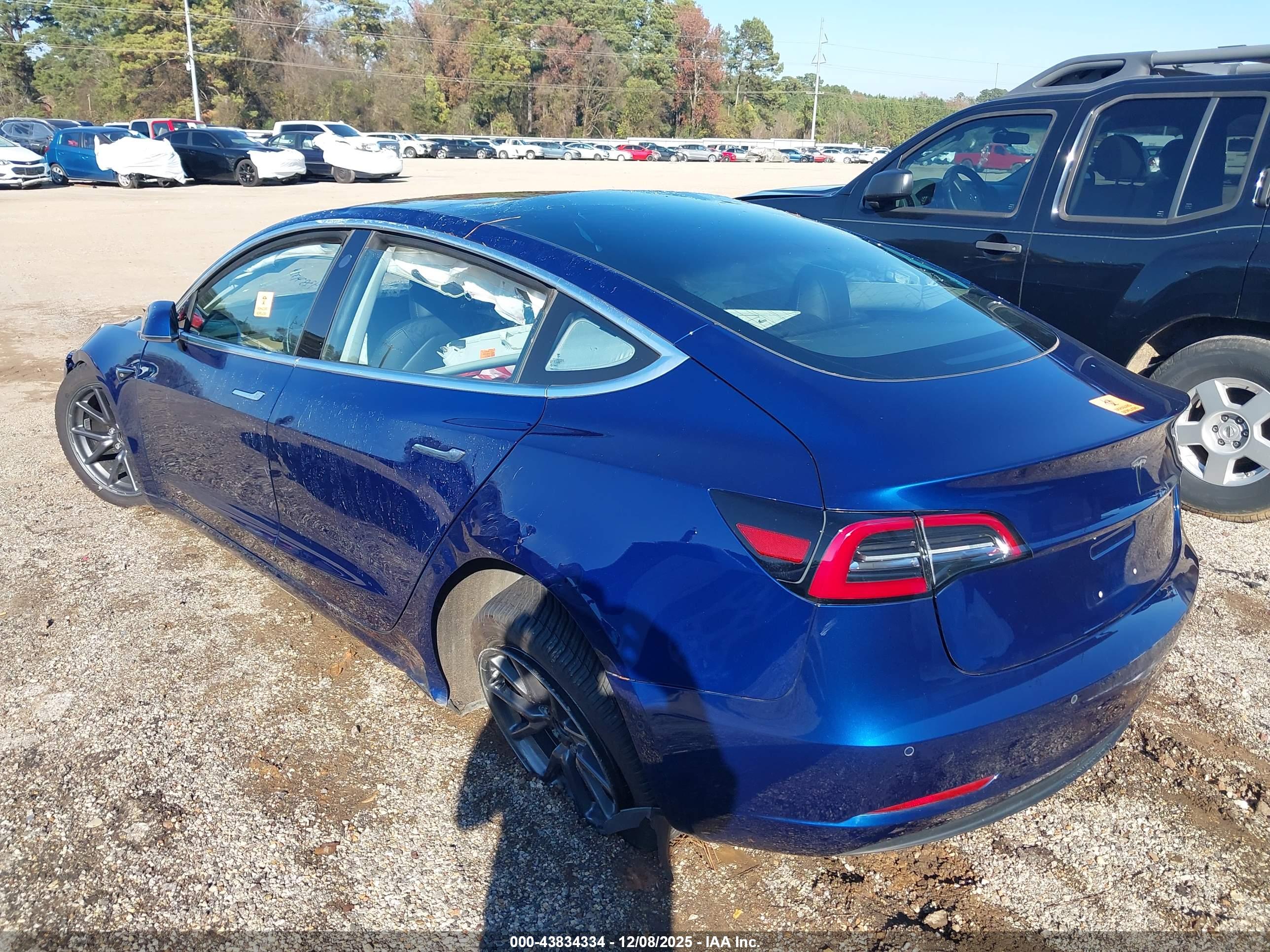 TESLA MODEL image 3