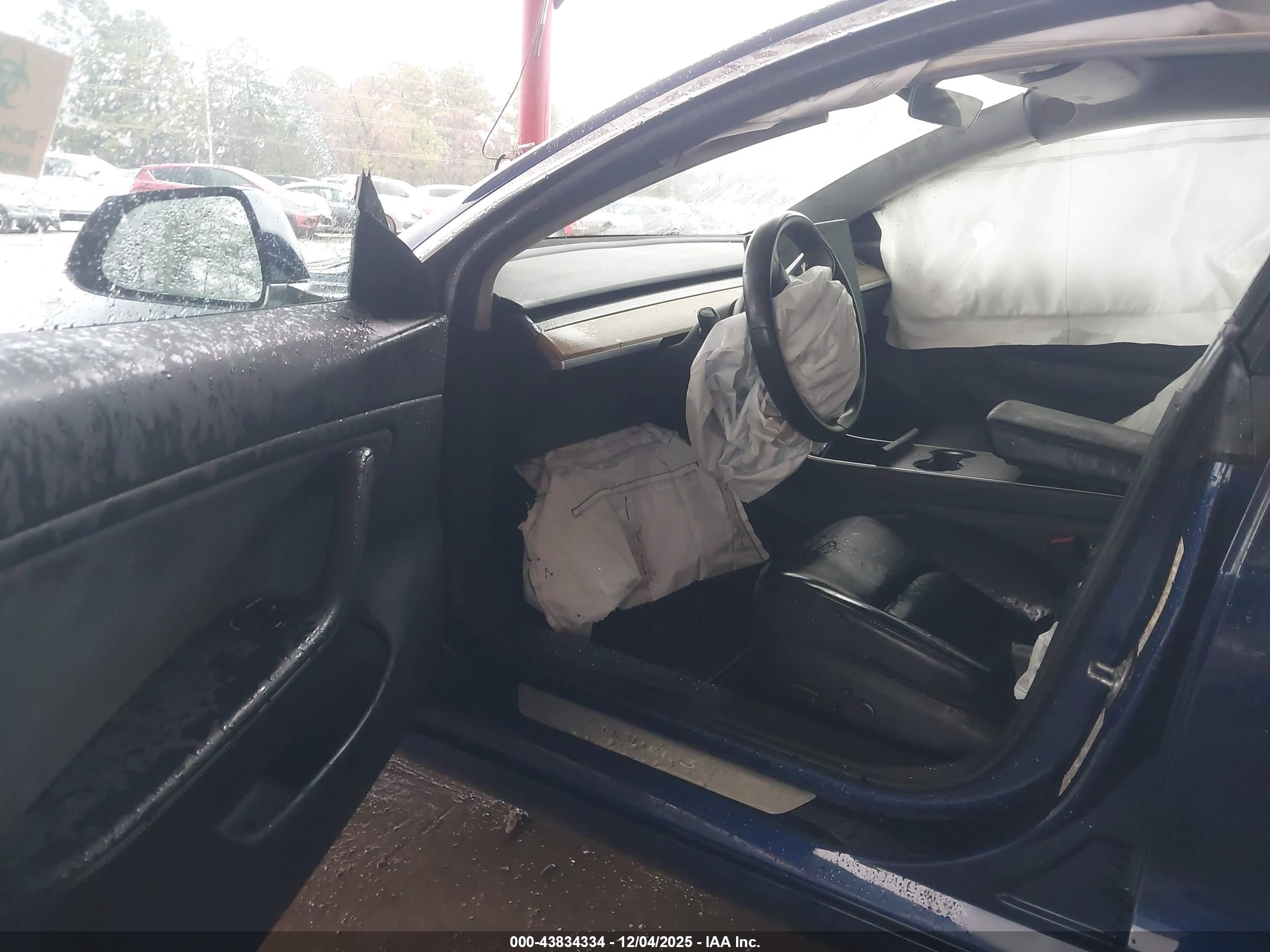 TESLA MODEL image 5