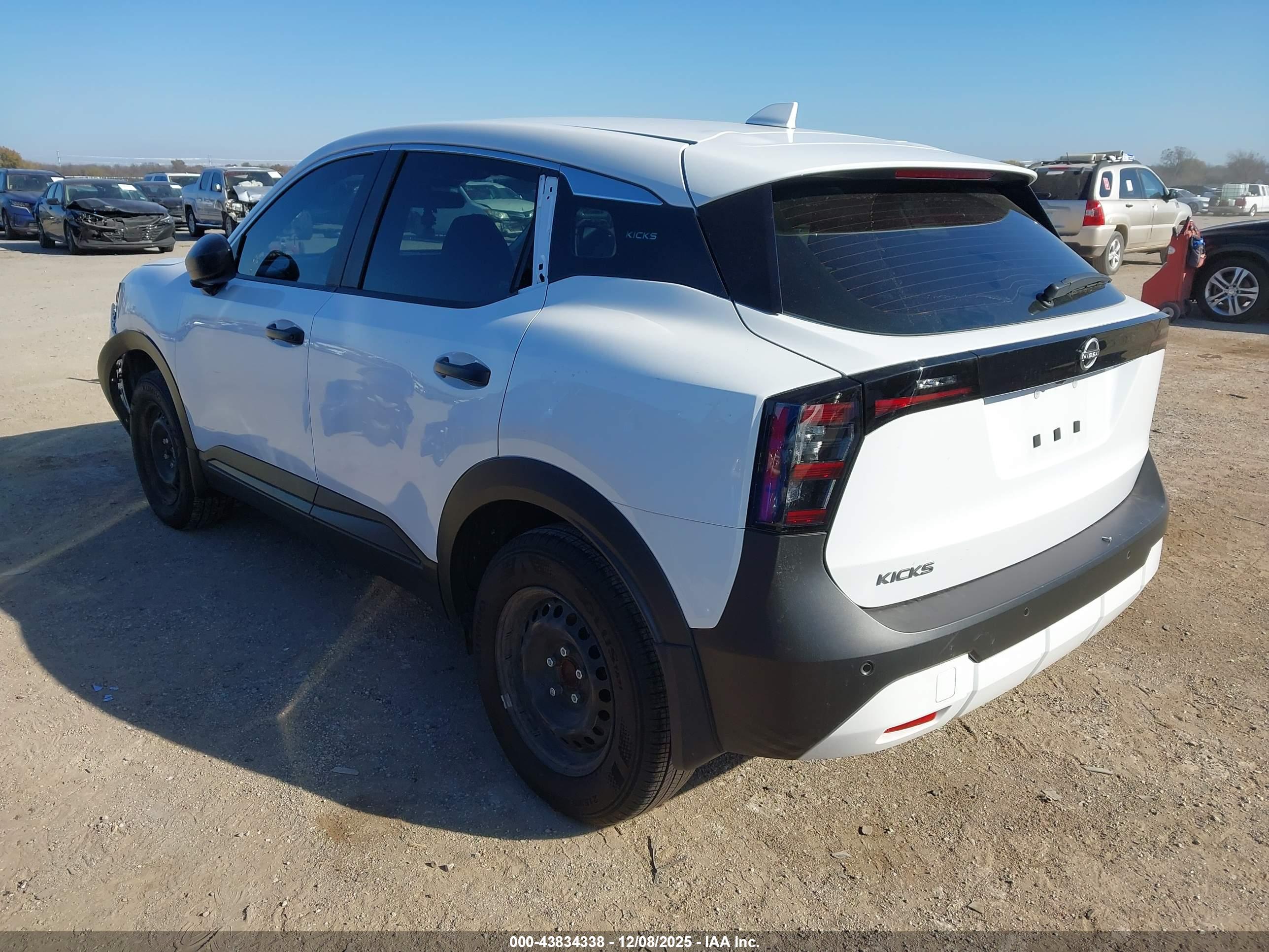 NISSAN KICKS image 3