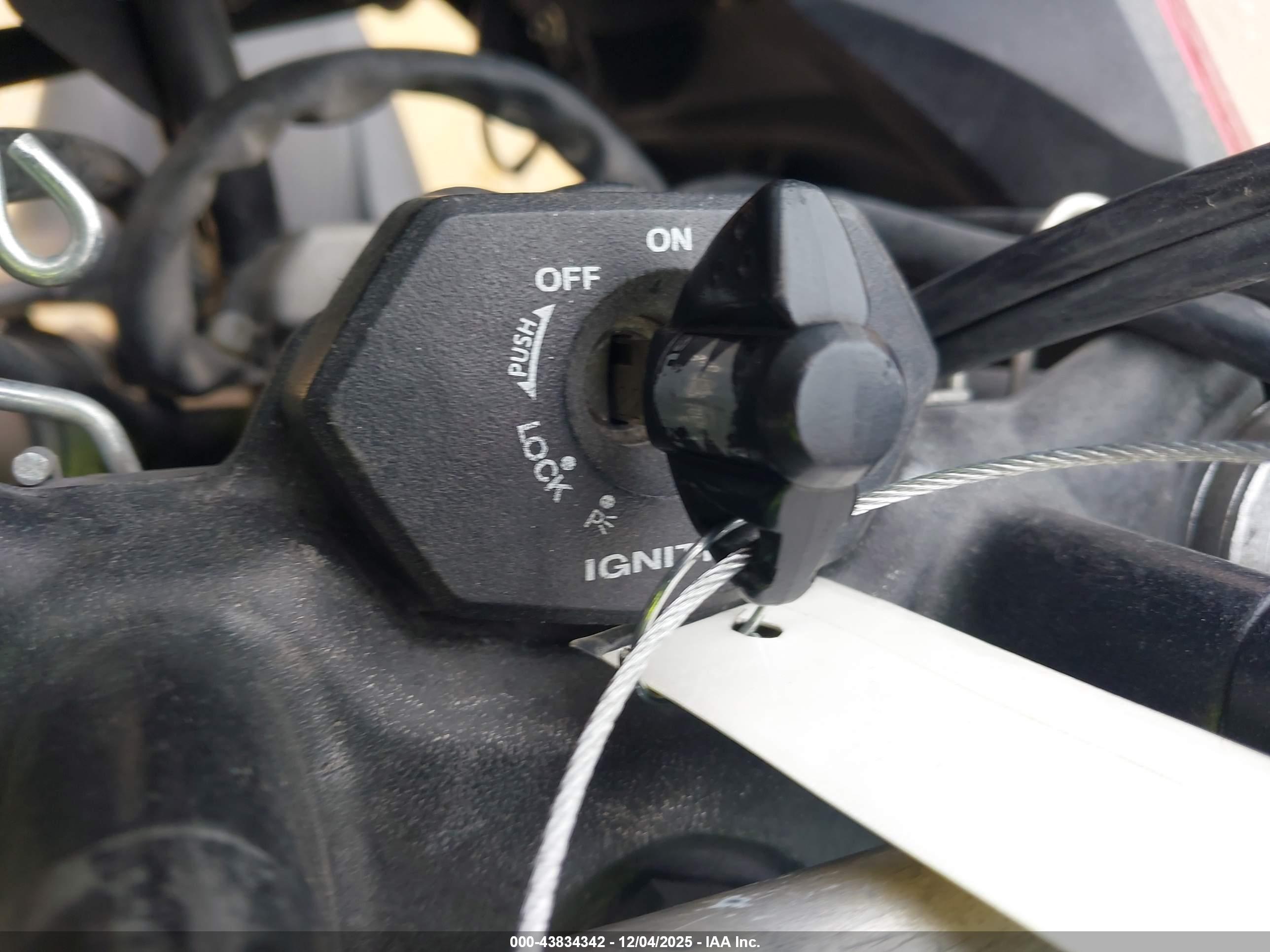 SUZUKI DL650 image 11