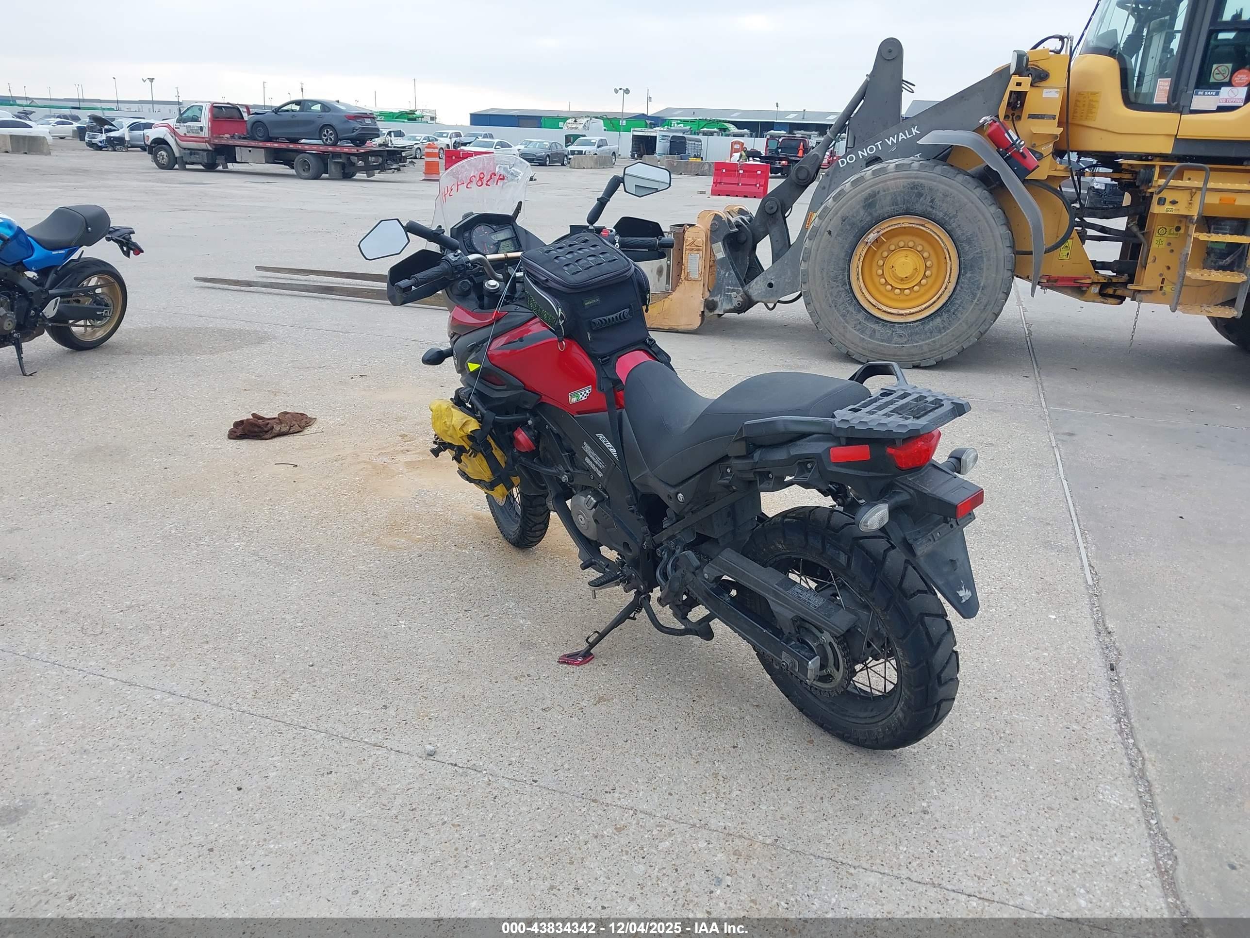 SUZUKI DL650 image 3