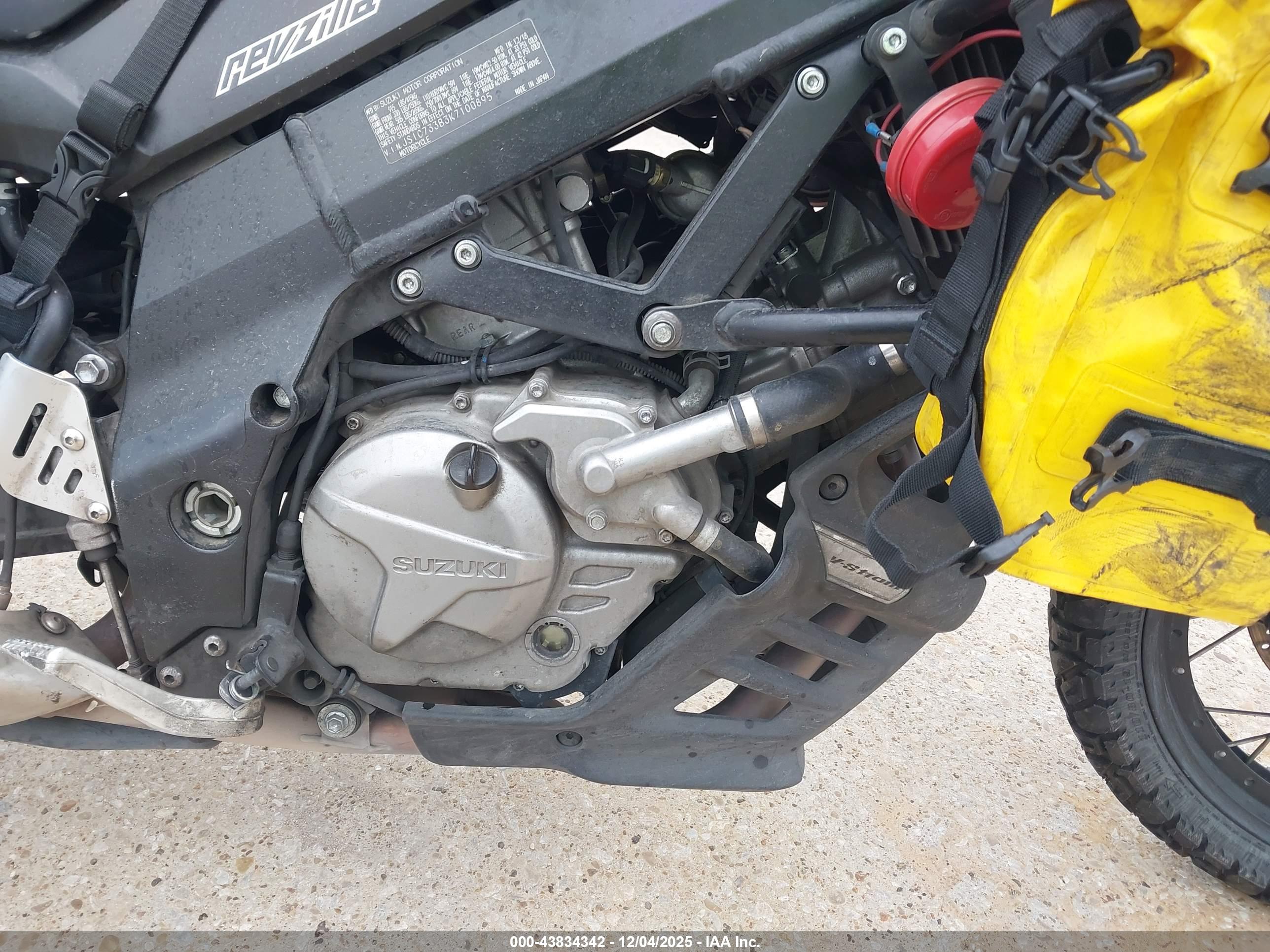 SUZUKI DL650 image 8