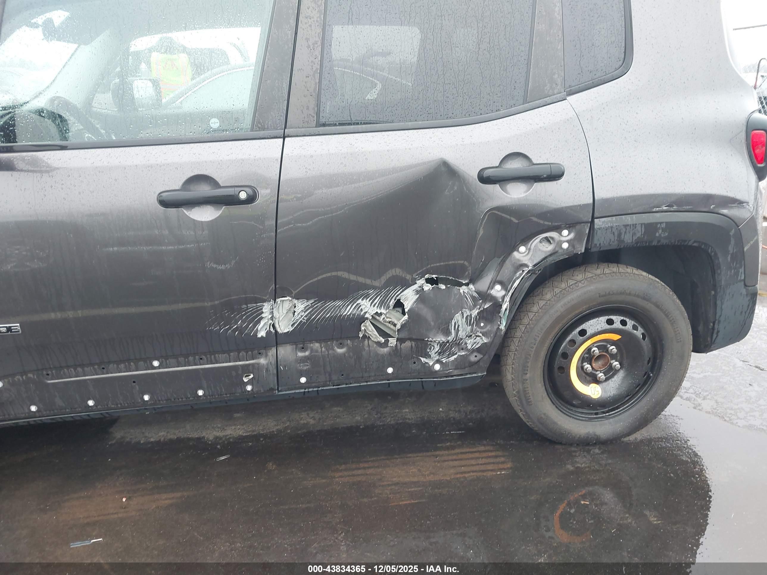 JEEP RENEGADE image 6