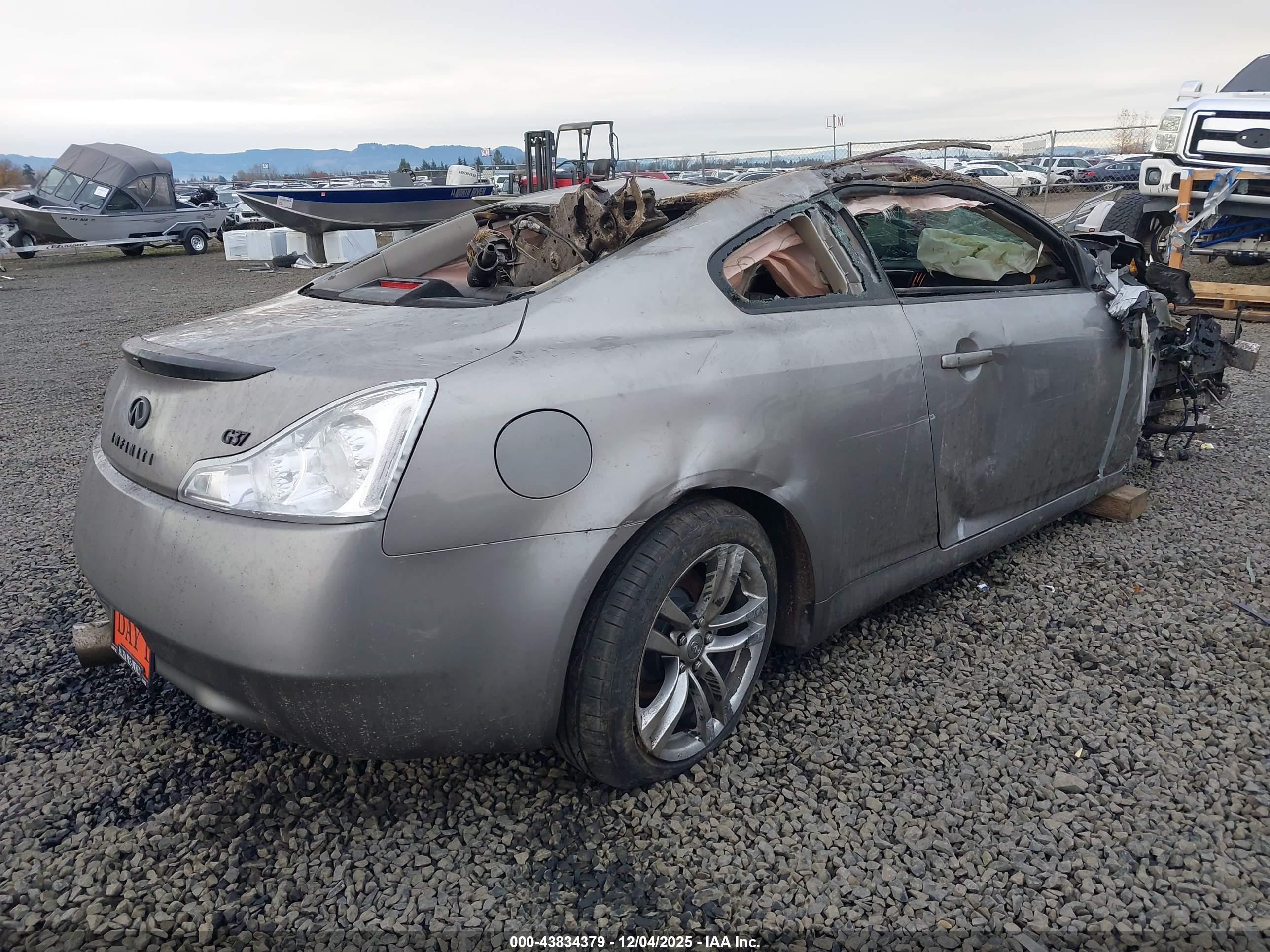 INFINITI G37 image 4
