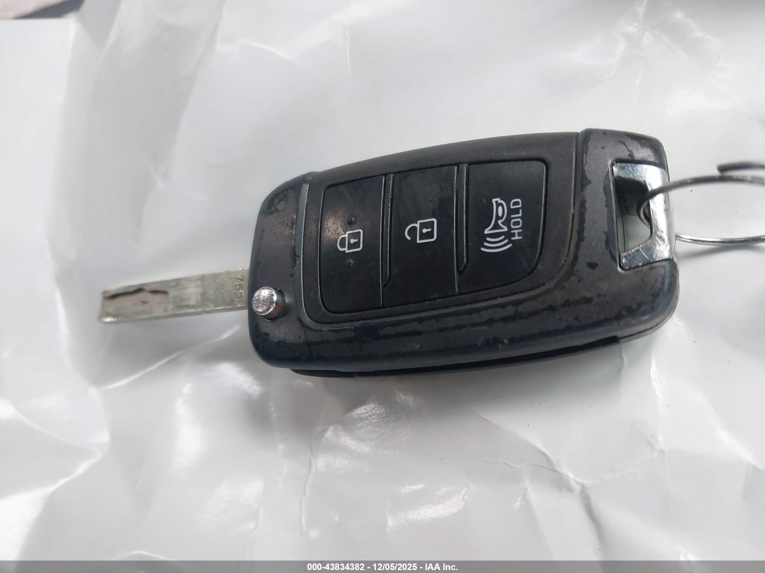 HYUNDAI KONA image 11