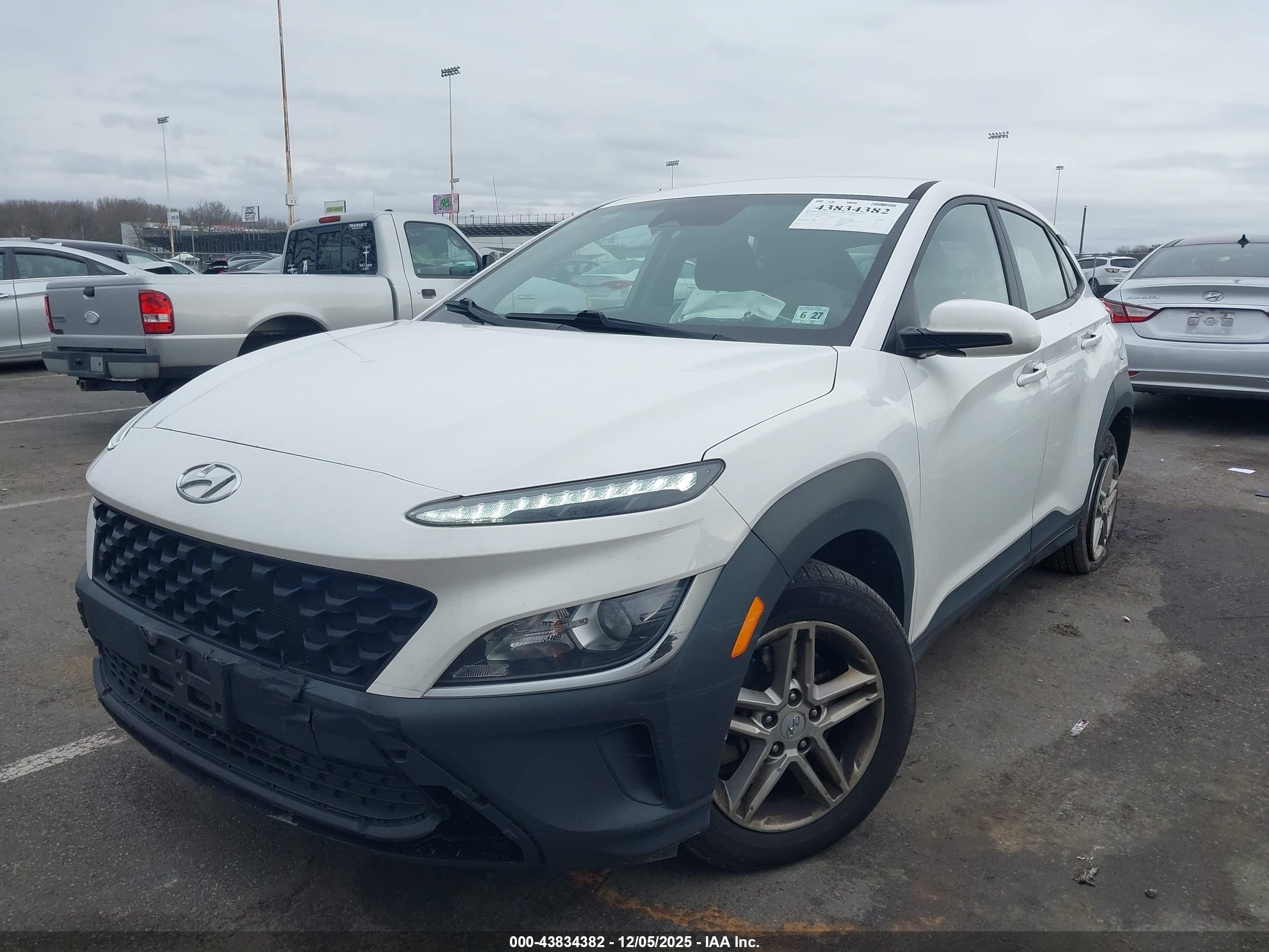 HYUNDAI KONA image 2