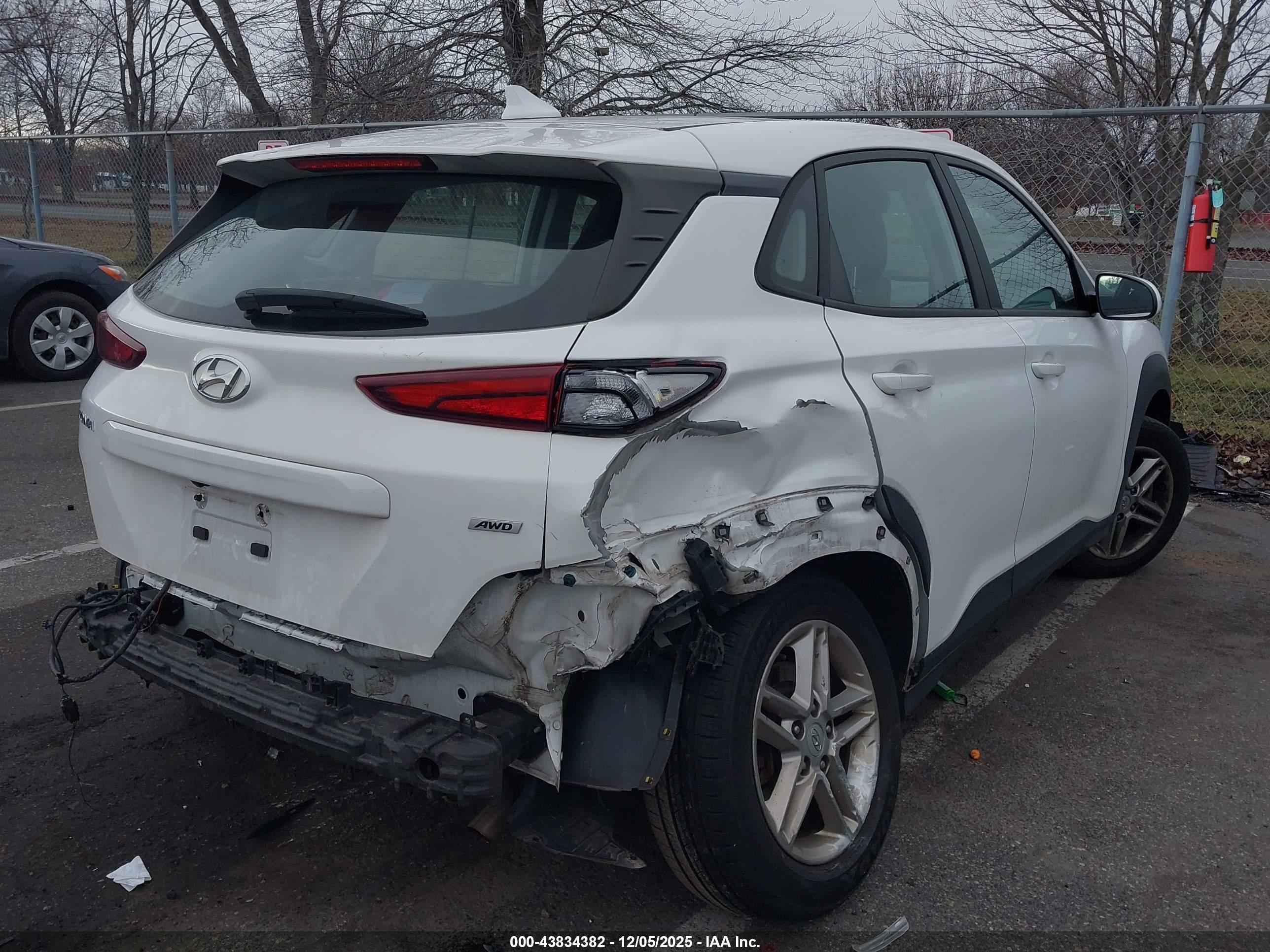 HYUNDAI KONA image 4
