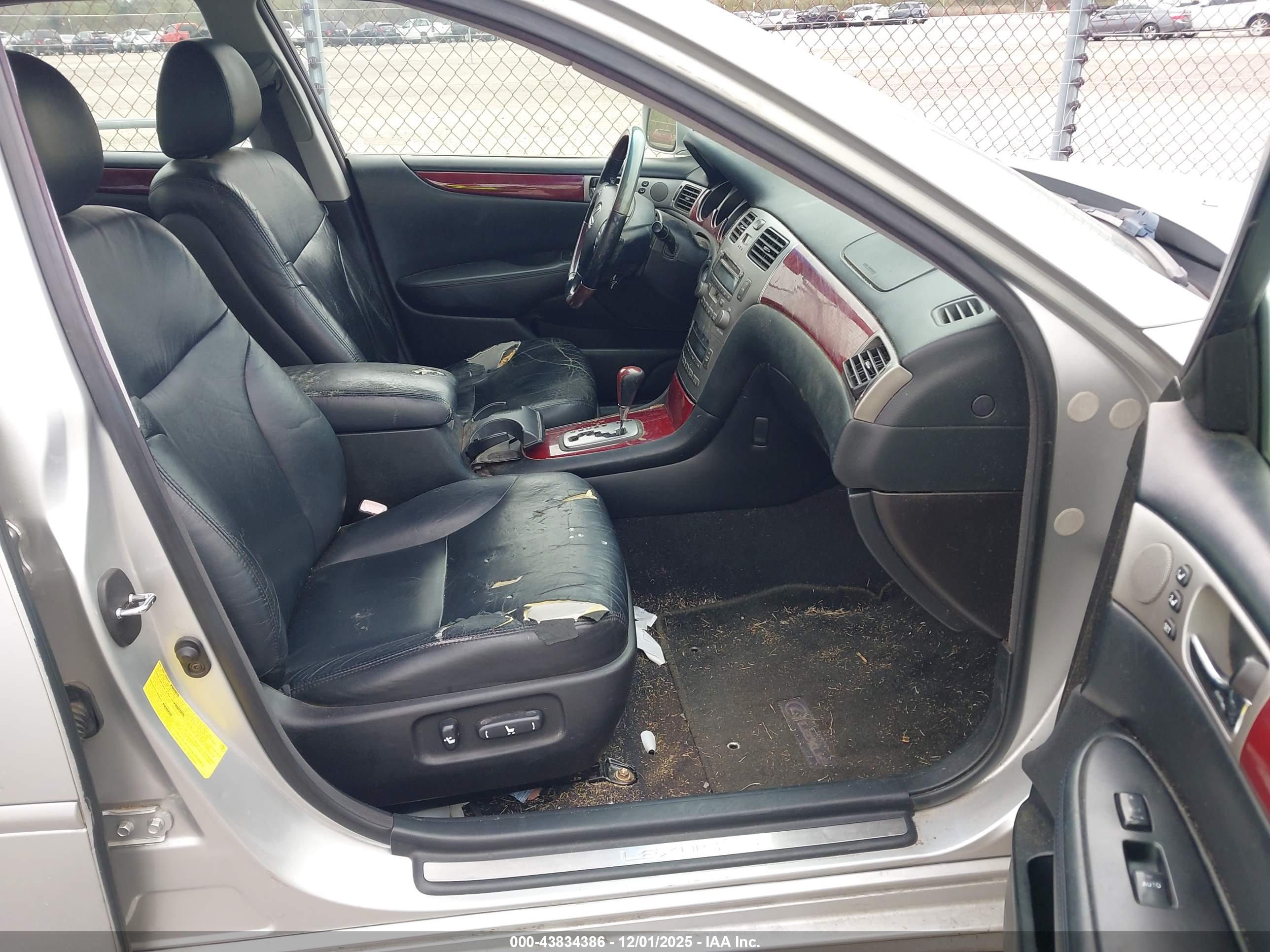 LEXUS ES image 5