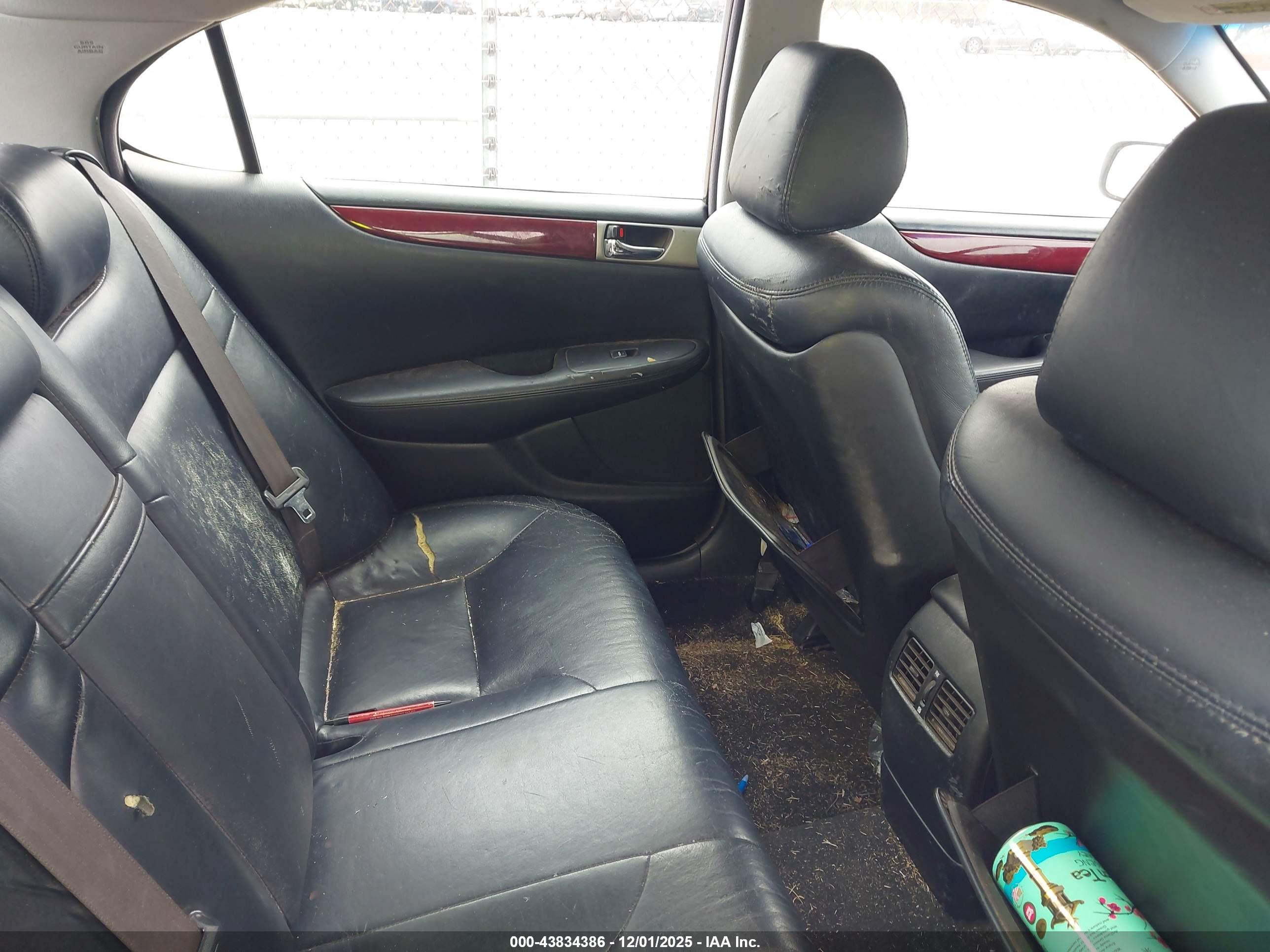 LEXUS ES image 8