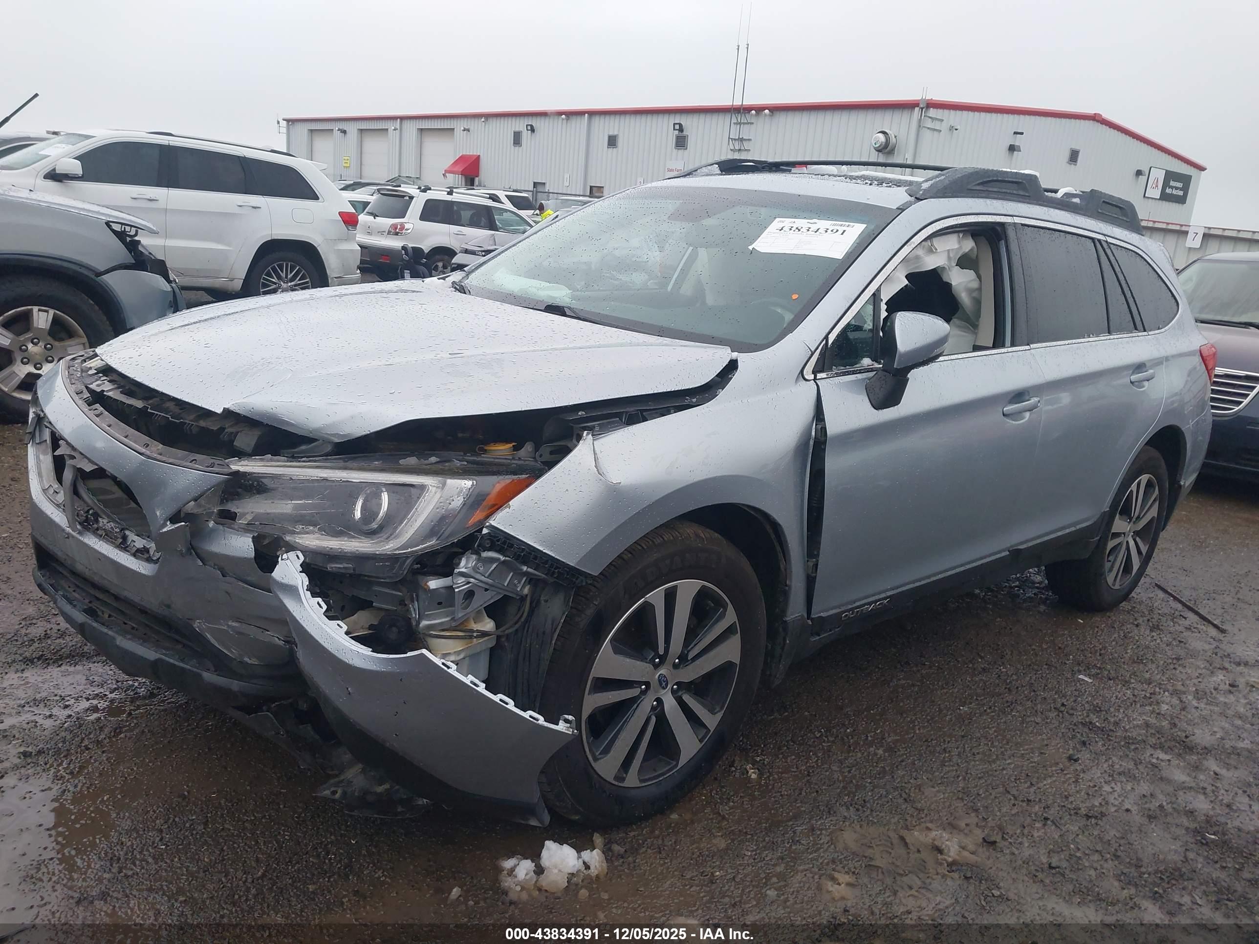 SUBARU OUTBACK image 2