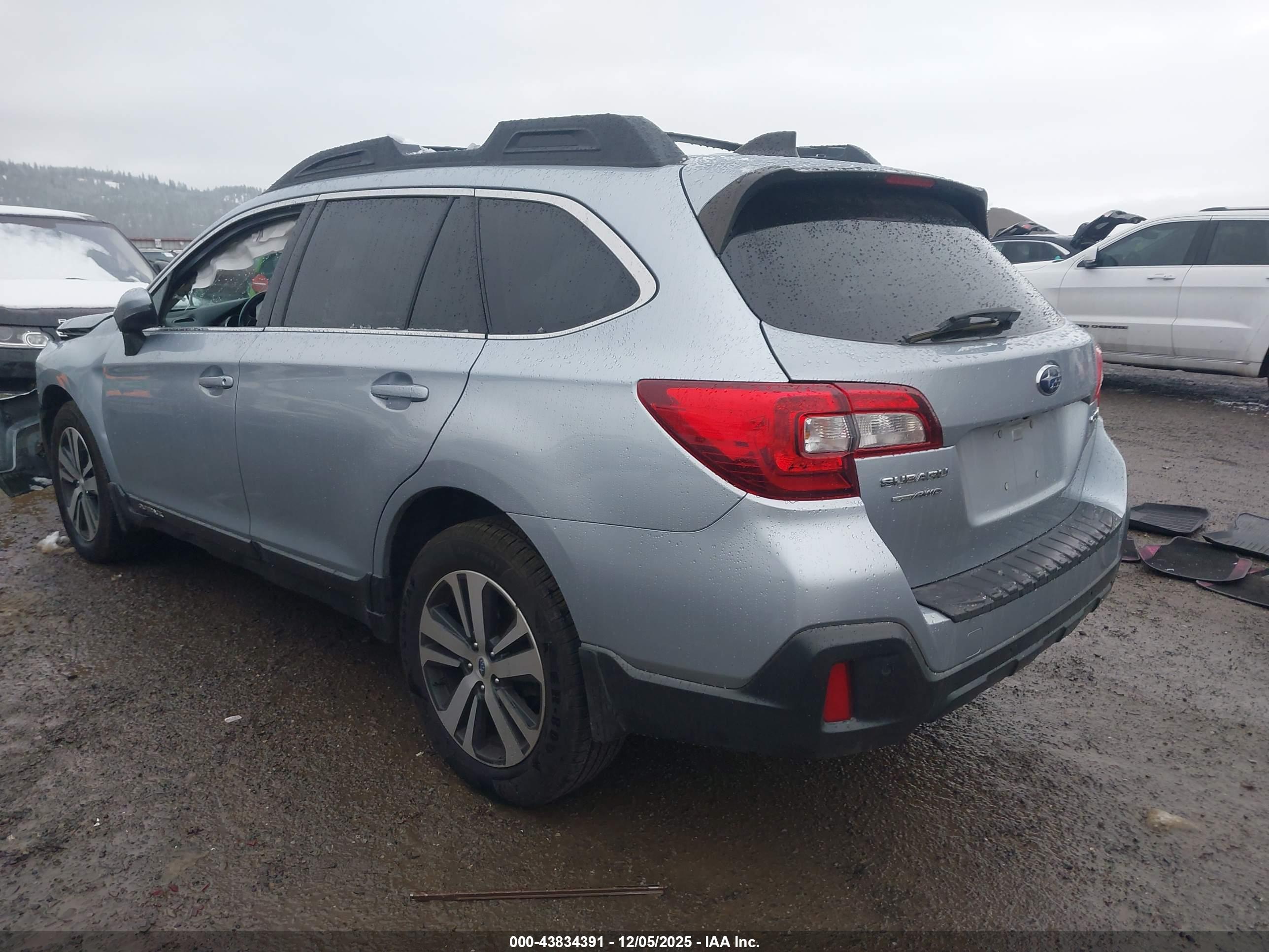 SUBARU OUTBACK image 3