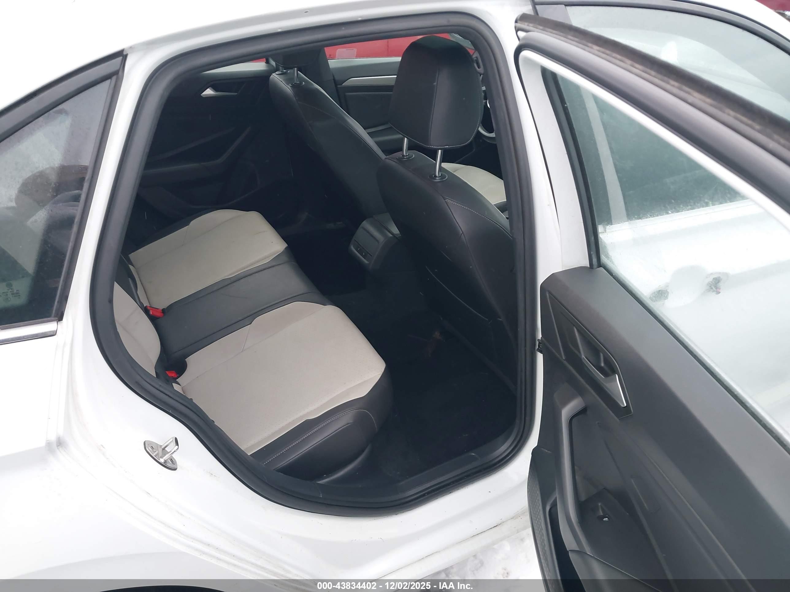 VOLKSWAGEN JETTA image 8