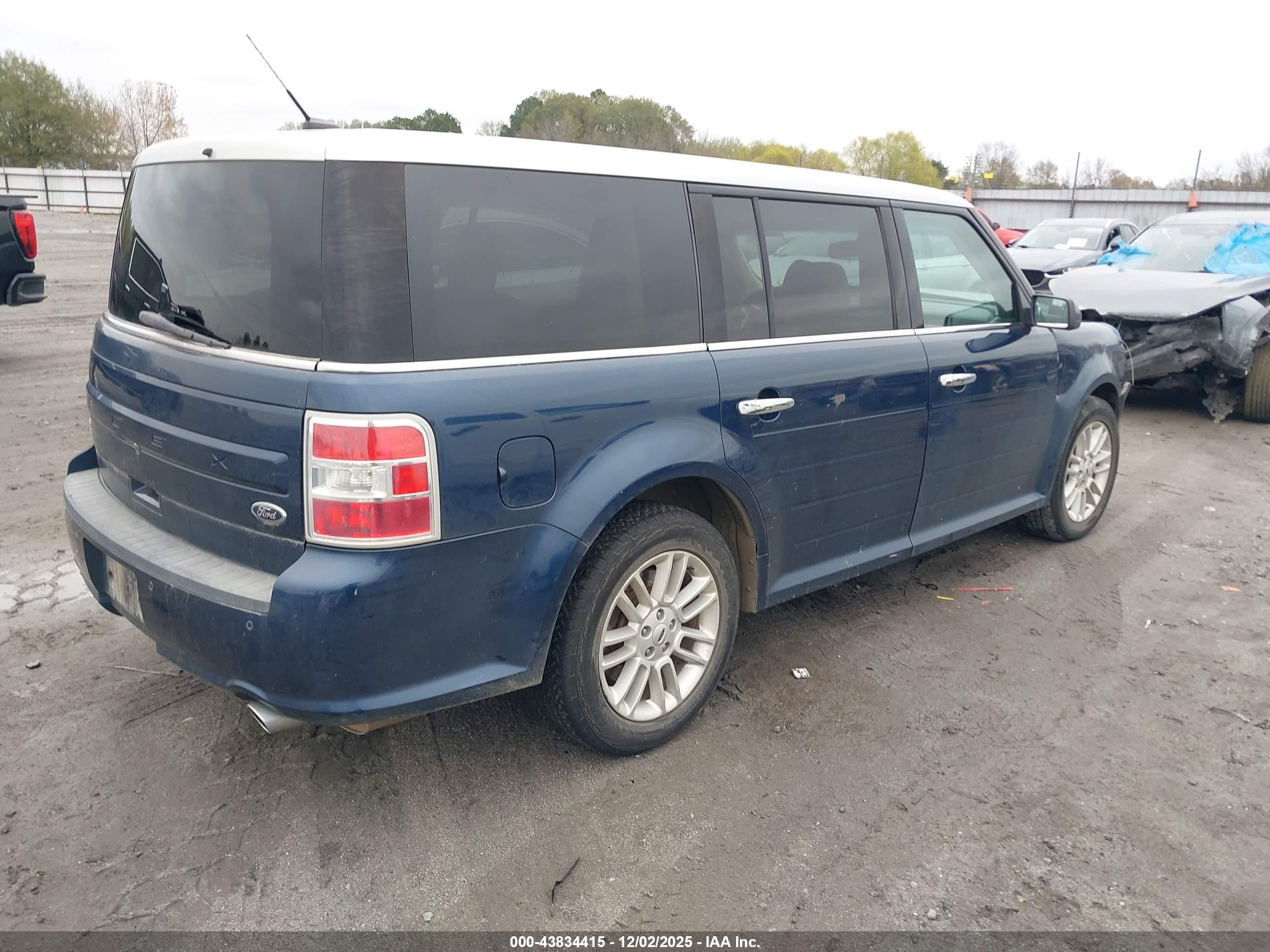 FORD FLEX image 4