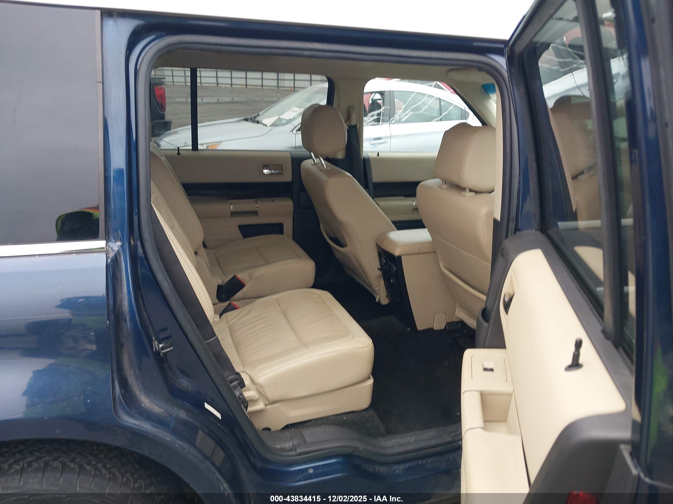 FORD FLEX image 8