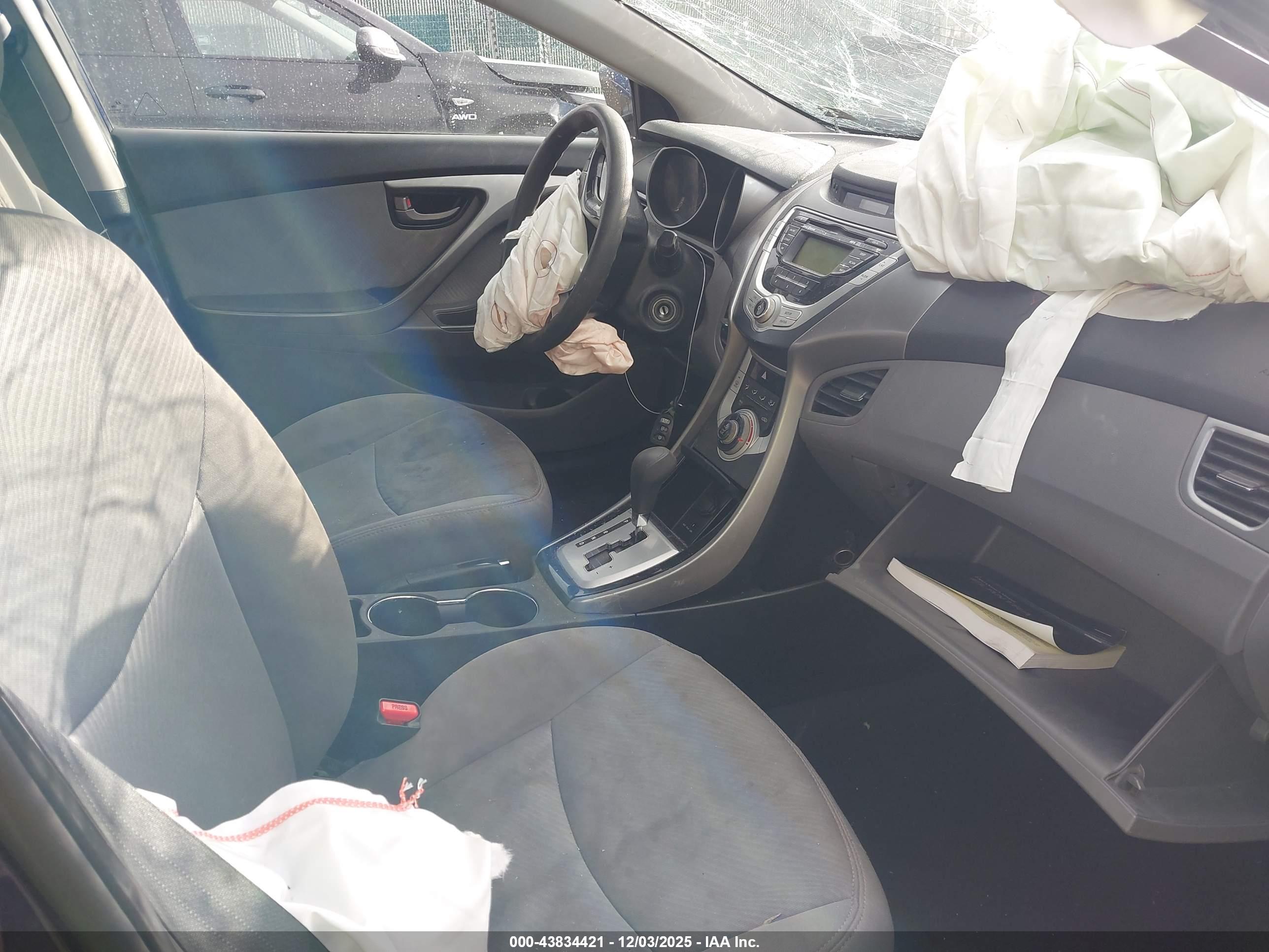 HYUNDAI ELANTRA image 5