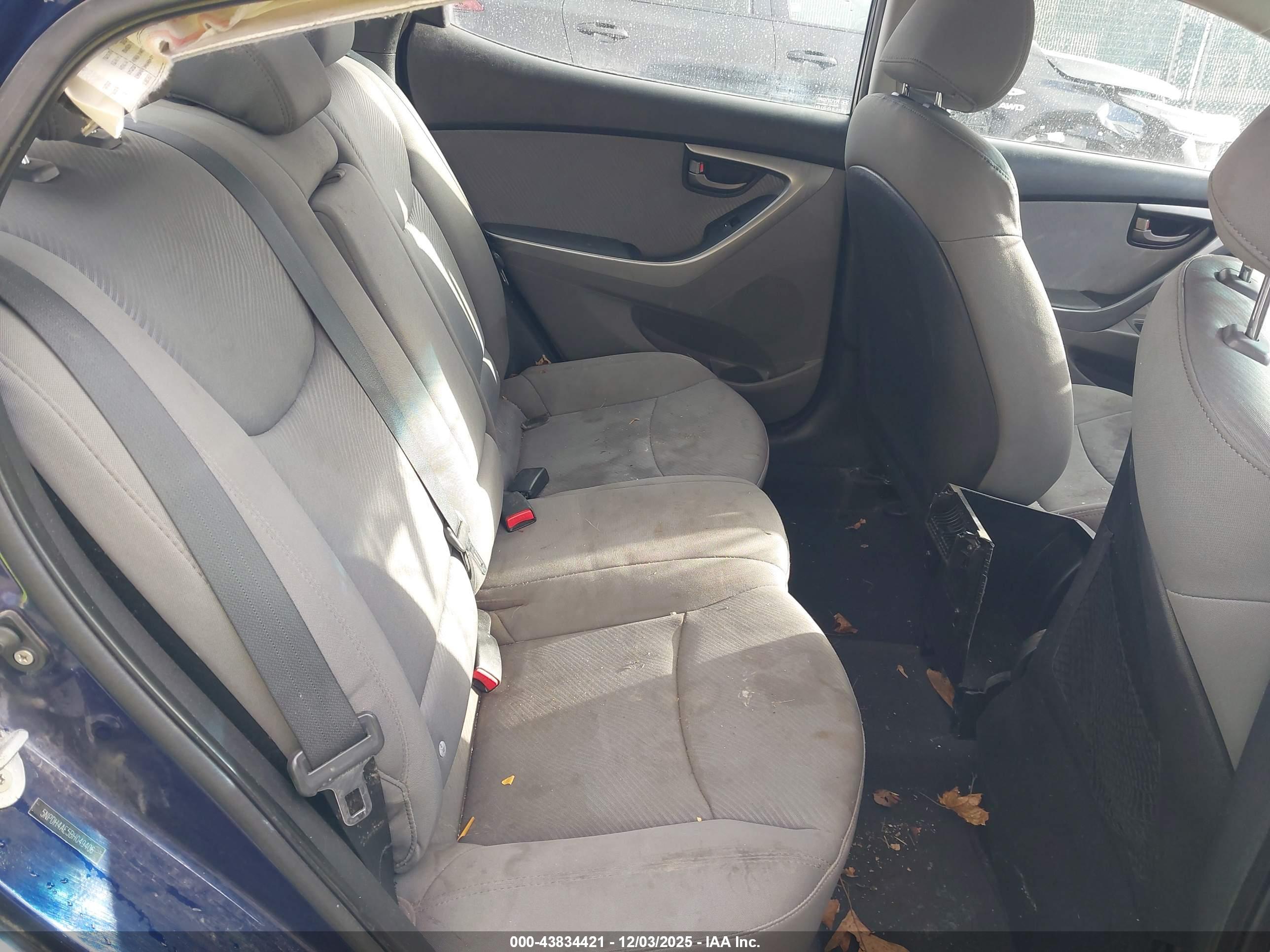 HYUNDAI ELANTRA image 8
