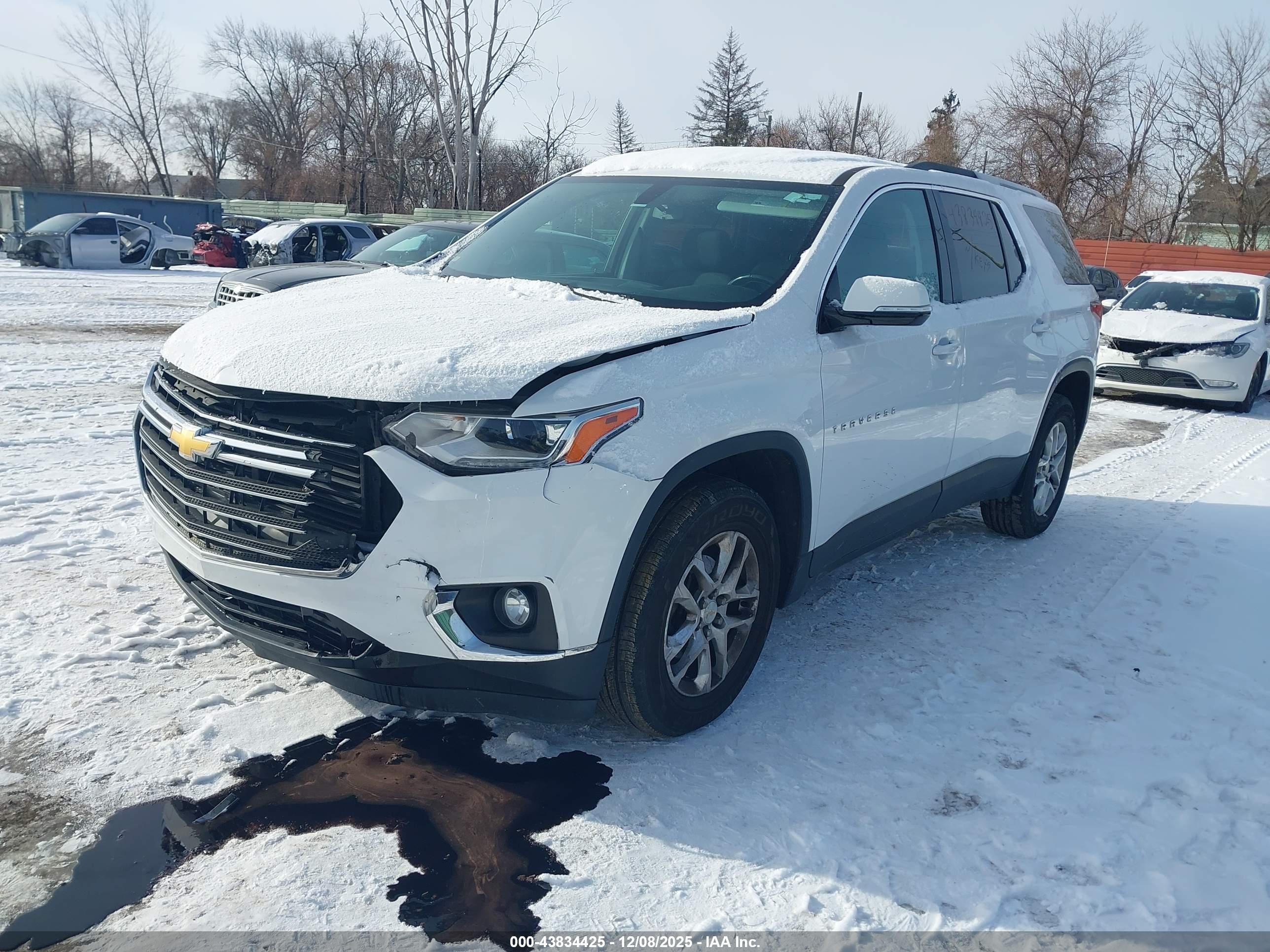 CHEVROLET TRAVERSE image 2
