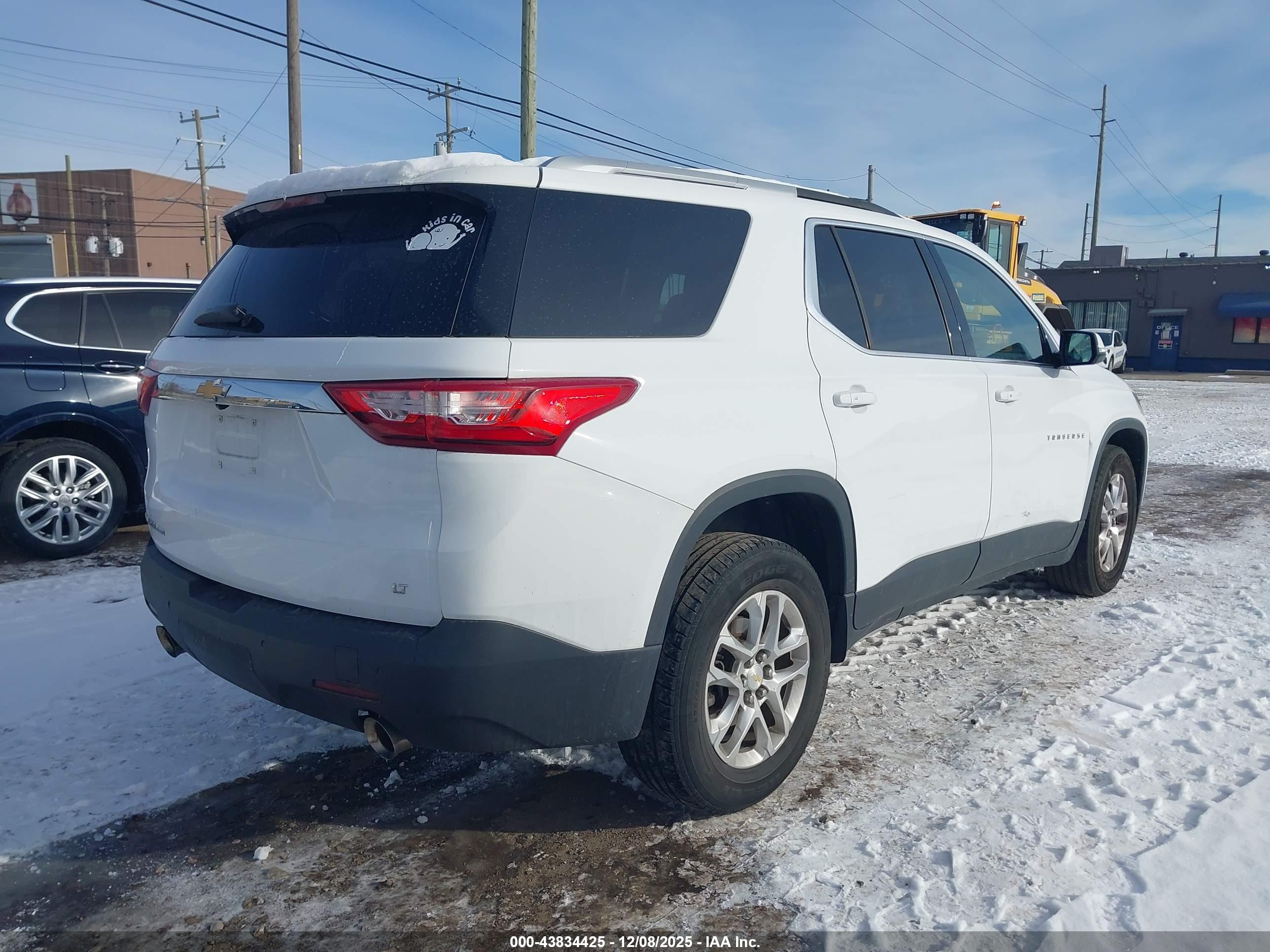 CHEVROLET TRAVERSE image 4