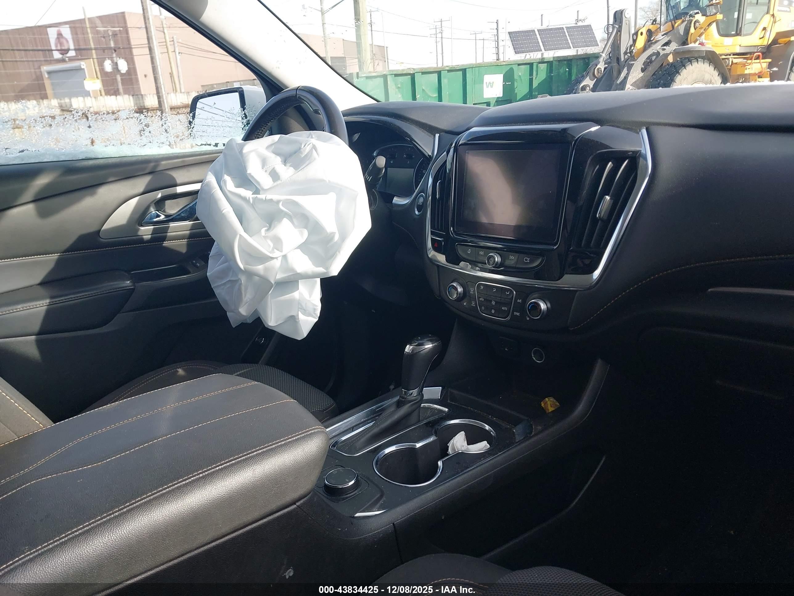 CHEVROLET TRAVERSE image 5