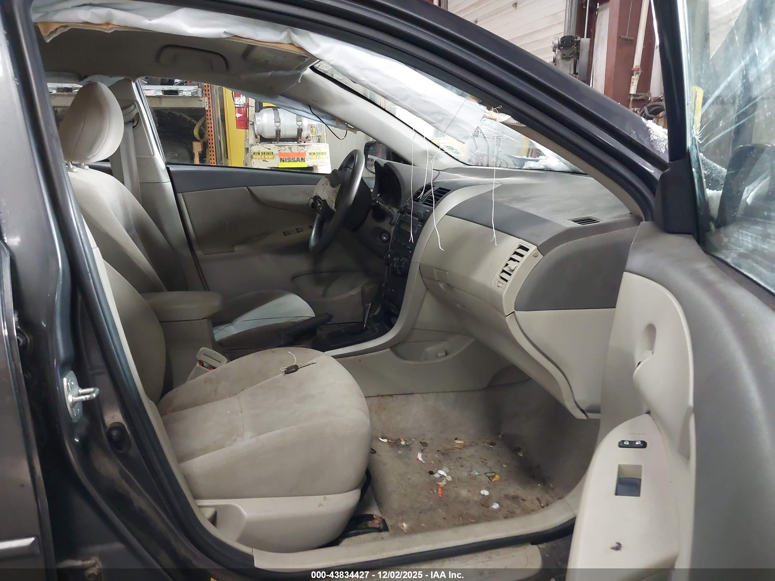 TOYOTA COROLLA image 5