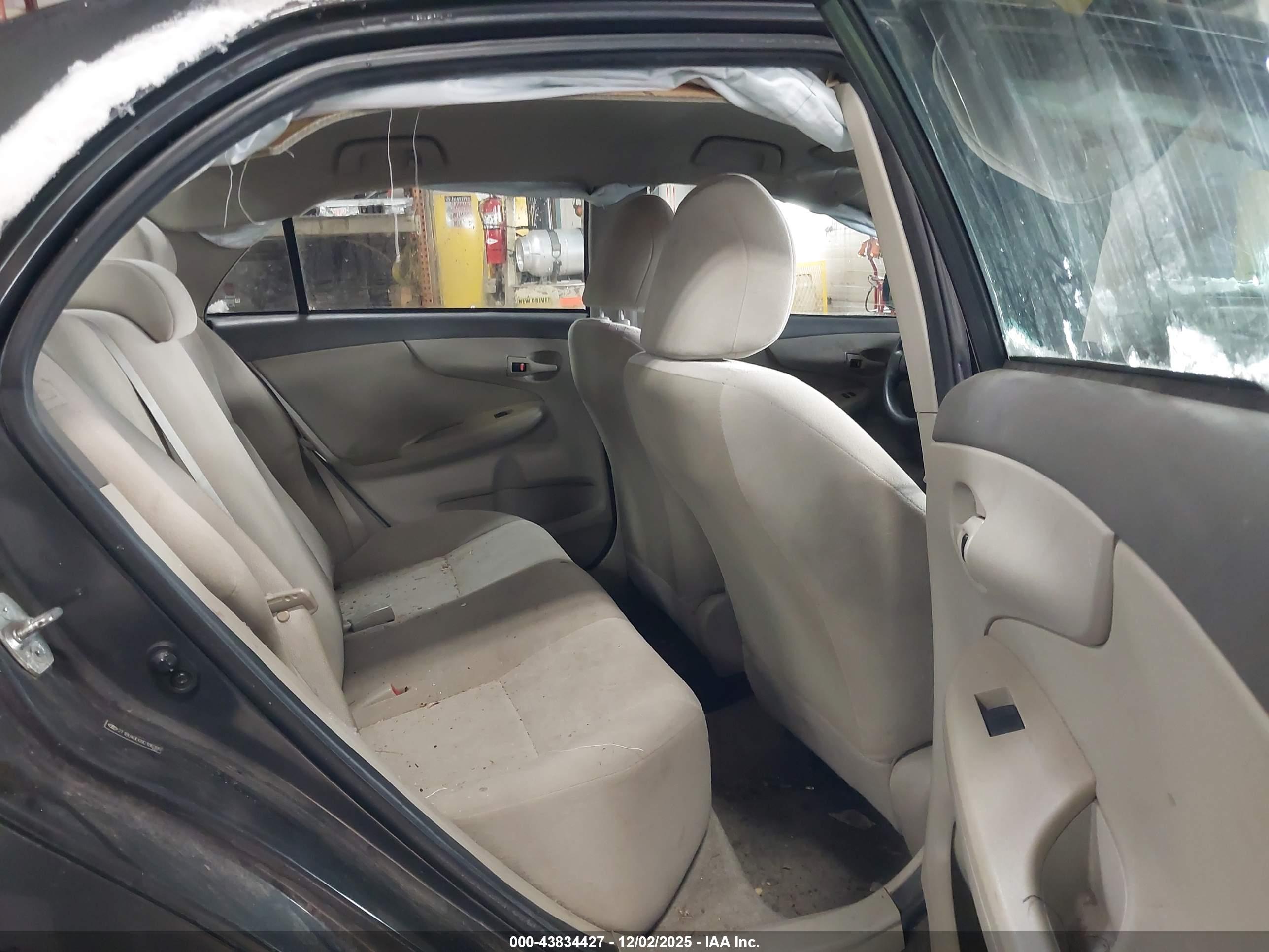 TOYOTA COROLLA image 8
