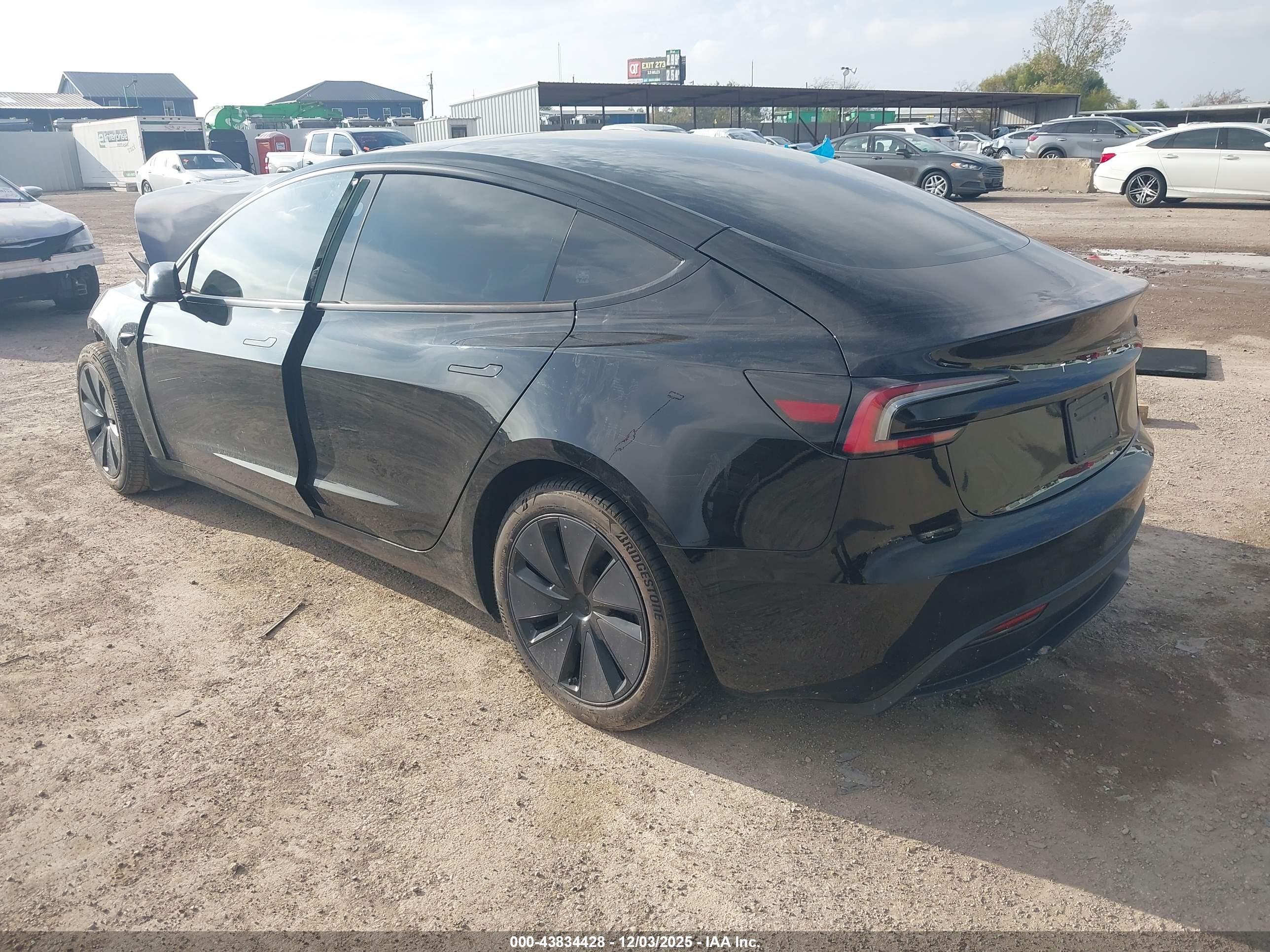 TESLA MODEL image 3