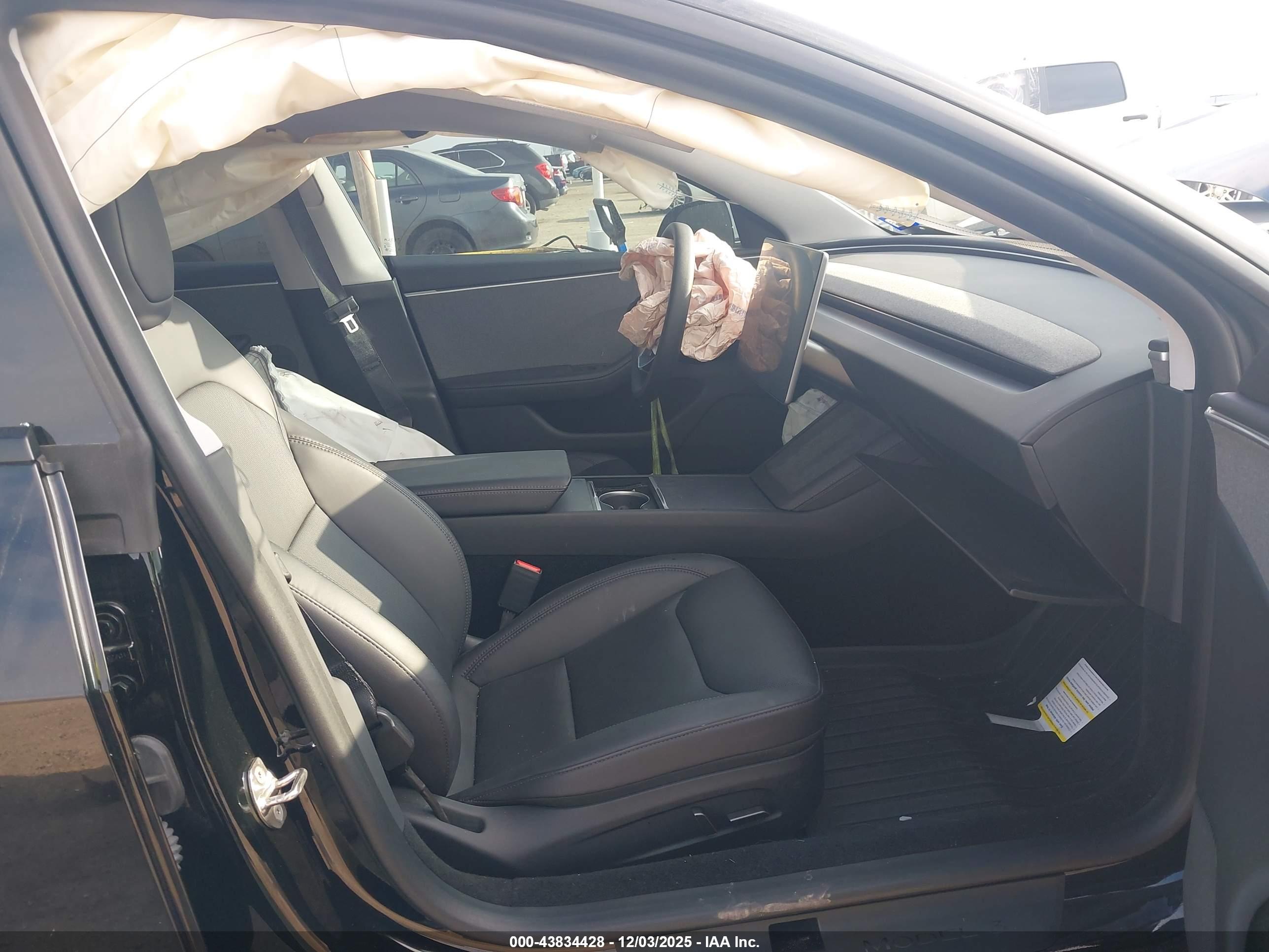 TESLA MODEL image 5