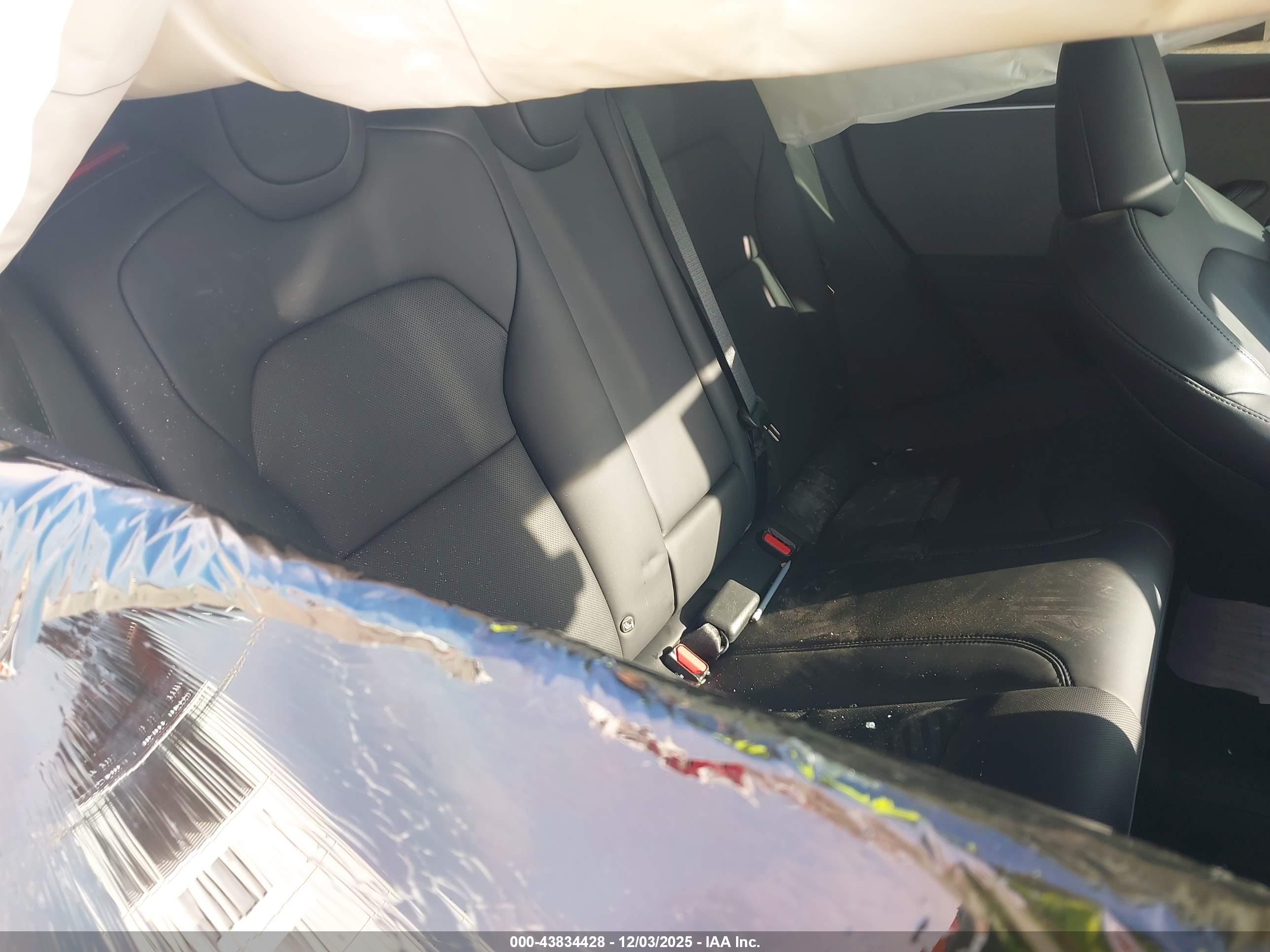 TESLA MODEL image 8
